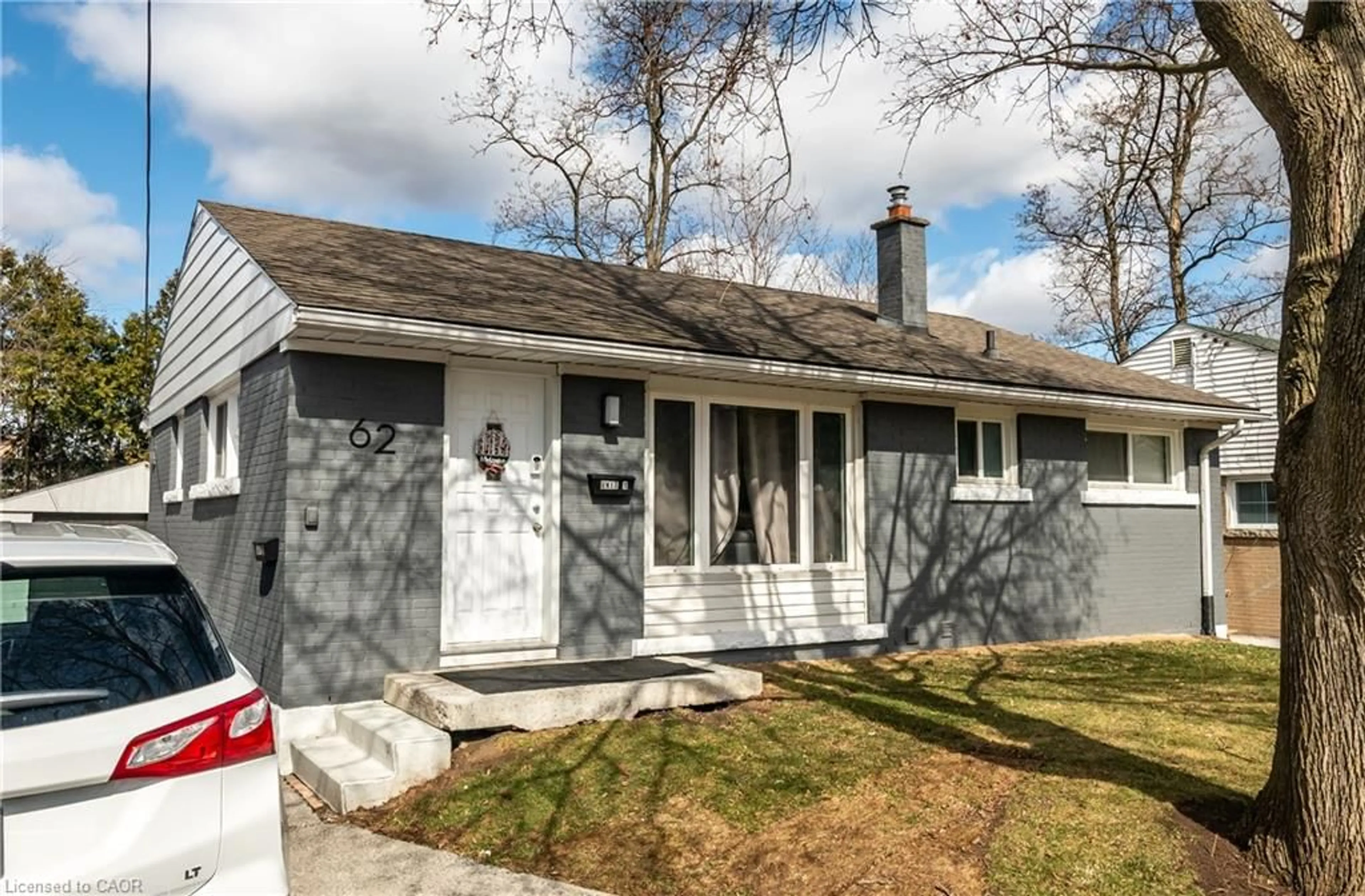 Home with vinyl exterior material, street for 62 Harold Crt, Hamilton Ontario L8S 2R9