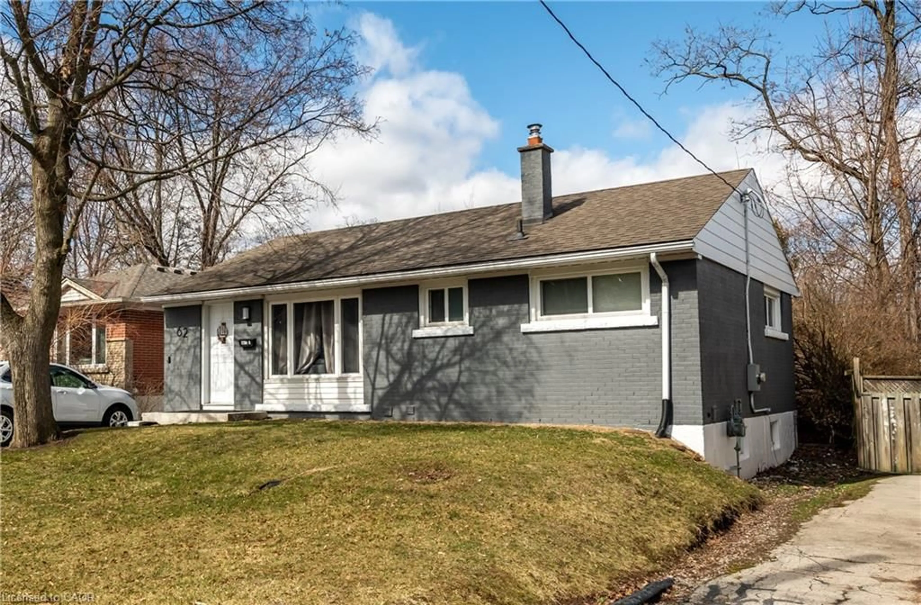 Home with vinyl exterior material, street for 62 Harold Crt, Hamilton Ontario L8S 2R9