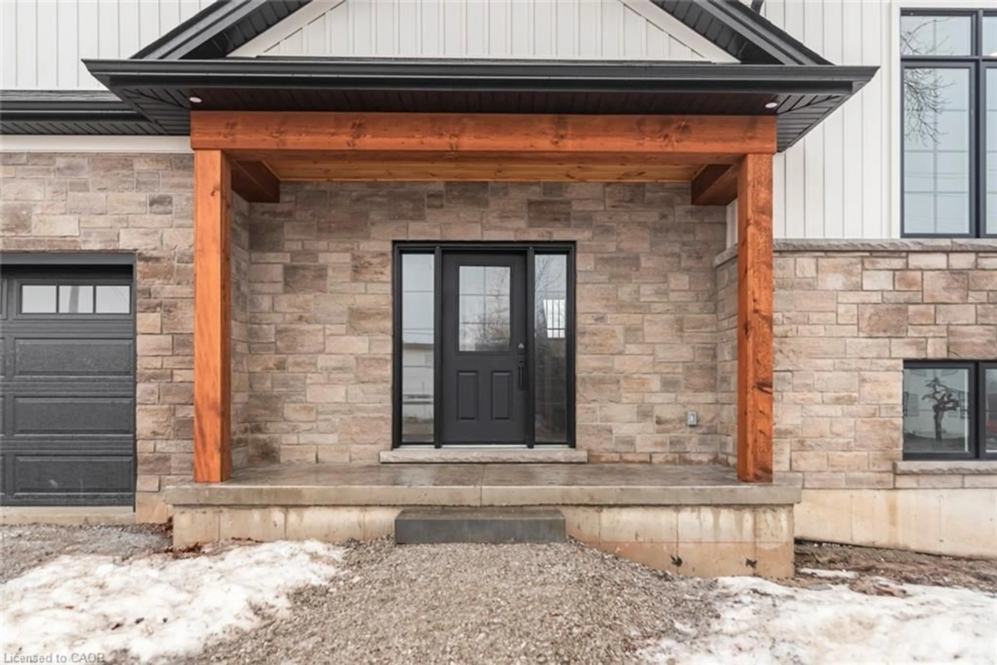Indoor entryway for 4178 Fly Rd, Campden Ontario L0R 2G0
