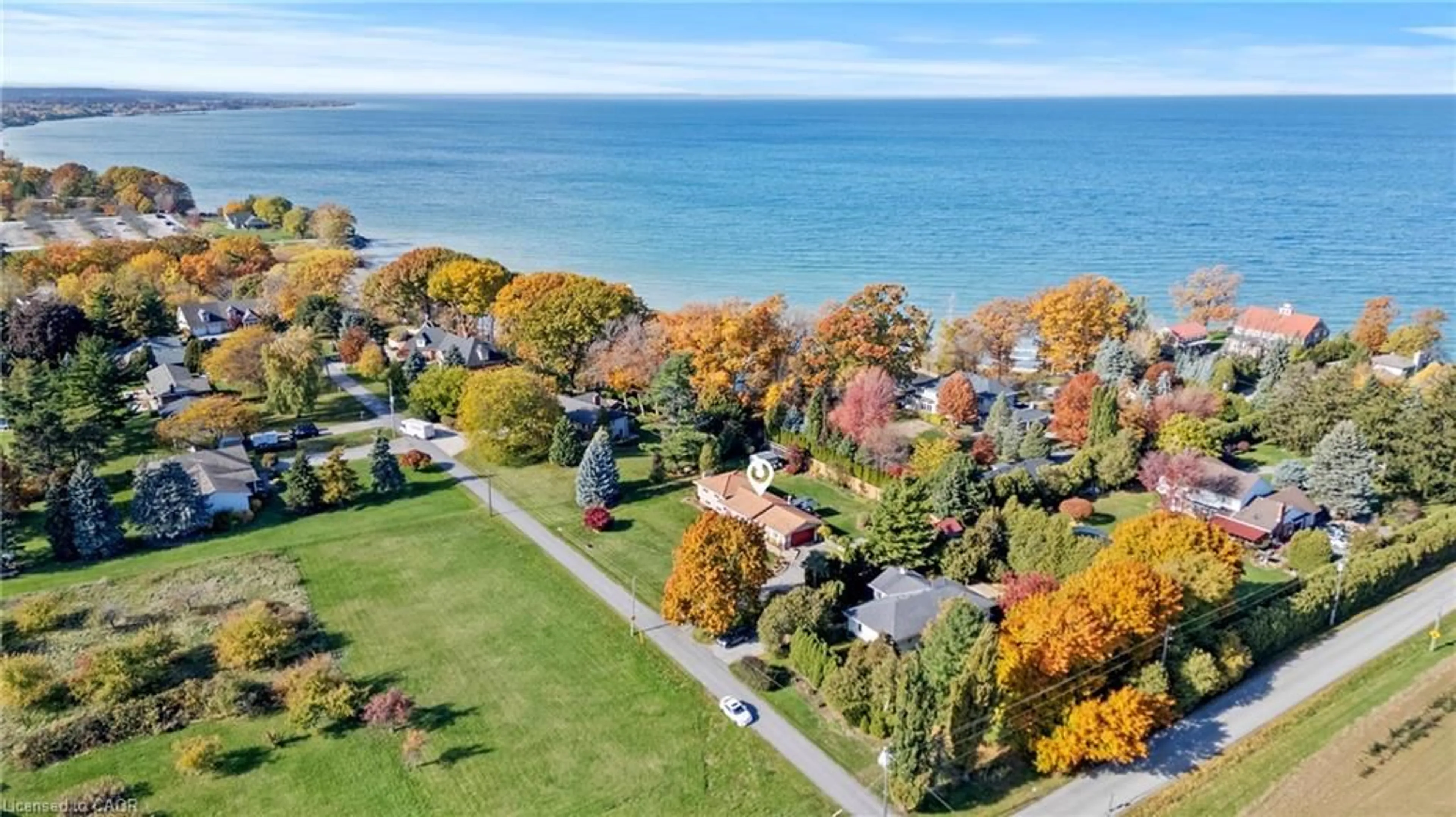 A pic from outside/outdoor area/front of a property/back of a property/a pic from drone, water/lake/river/ocean view for 1841 Sunset Lane, St. Catharines Ontario L2R 6P9