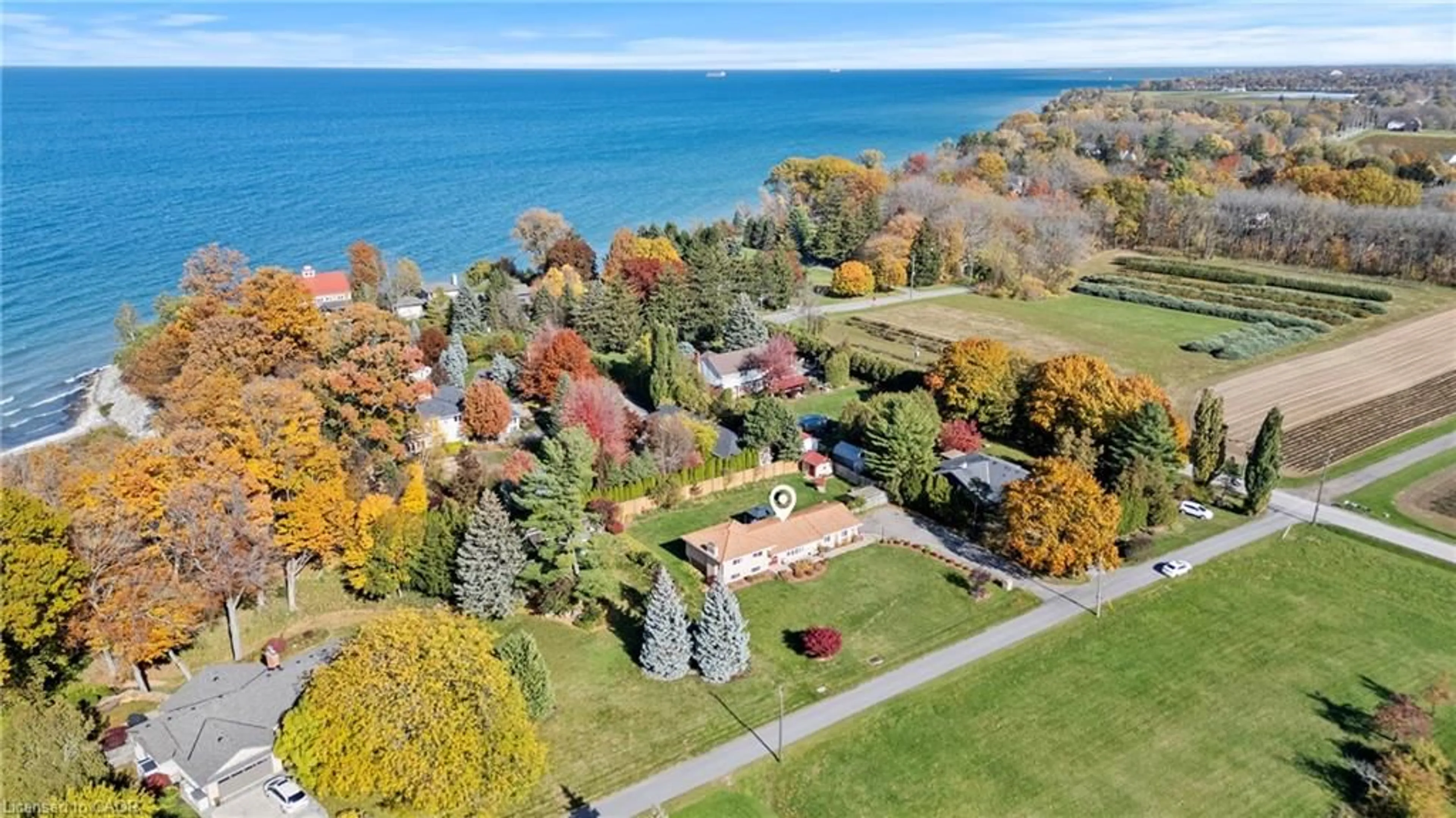 A pic from outside/outdoor area/front of a property/back of a property/a pic from drone, water/lake/river/ocean view for 1841 Sunset Lane, St. Catharines Ontario L2R 6P9