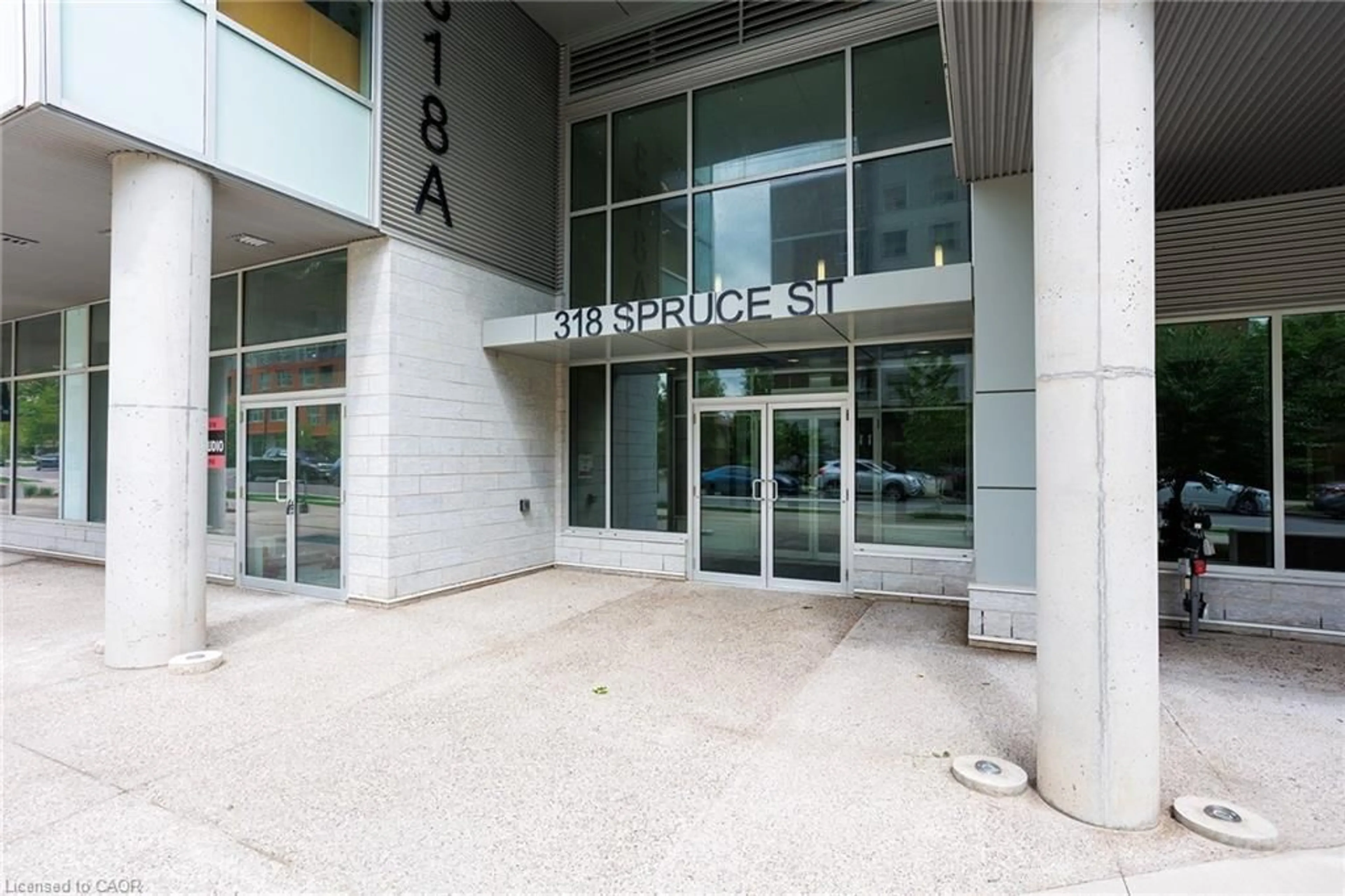 Indoor foyer for 318 Spruce St #1103, Waterloo Ontario N2L 0E9