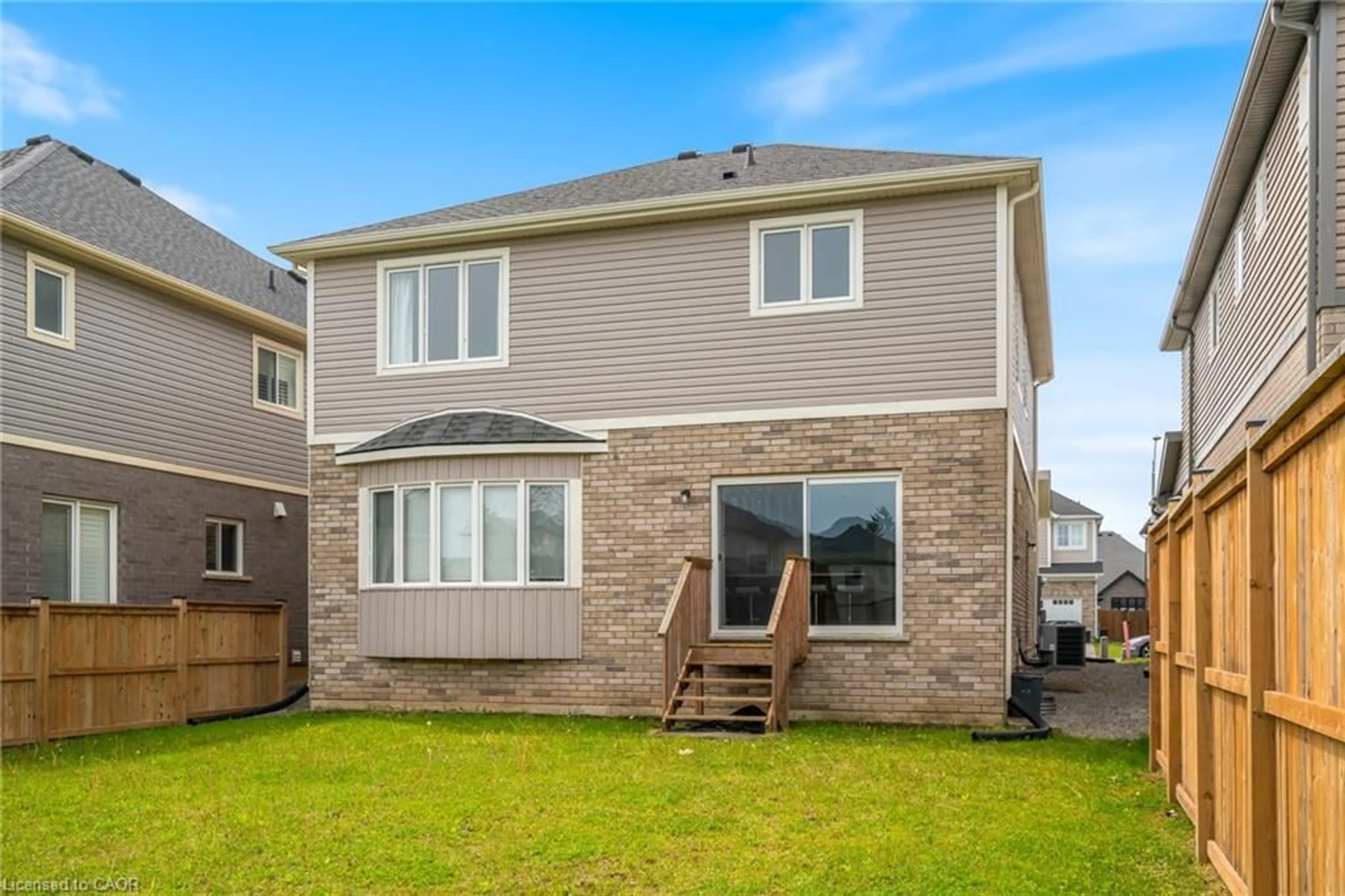 Home with vinyl exterior material, street for 3645 Allen Trail, Fort Erie Ontario L0S 1N0