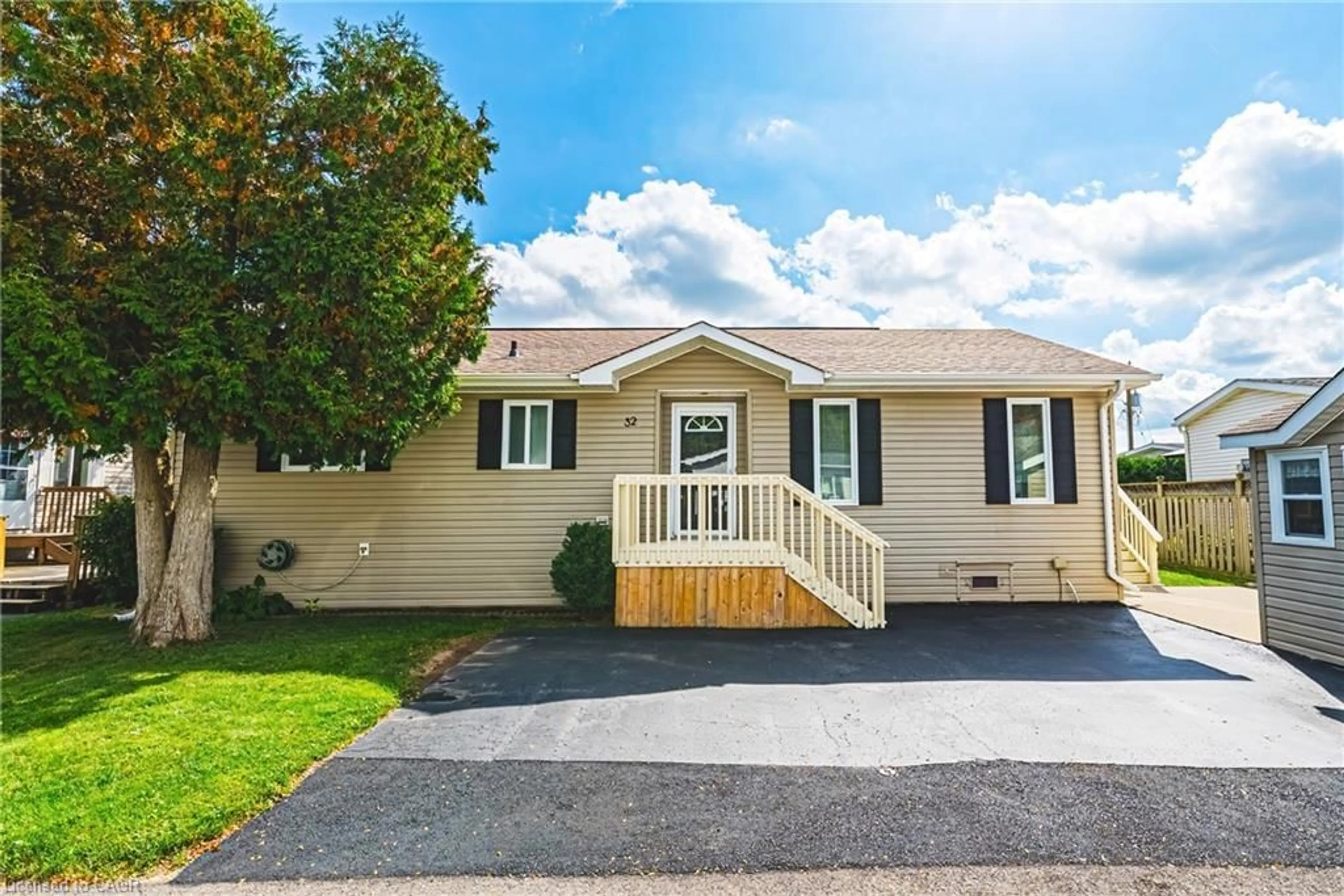 Home with vinyl exterior material, street for 32 Water Street Pvt, Puslinch Ontario N1H 6H9