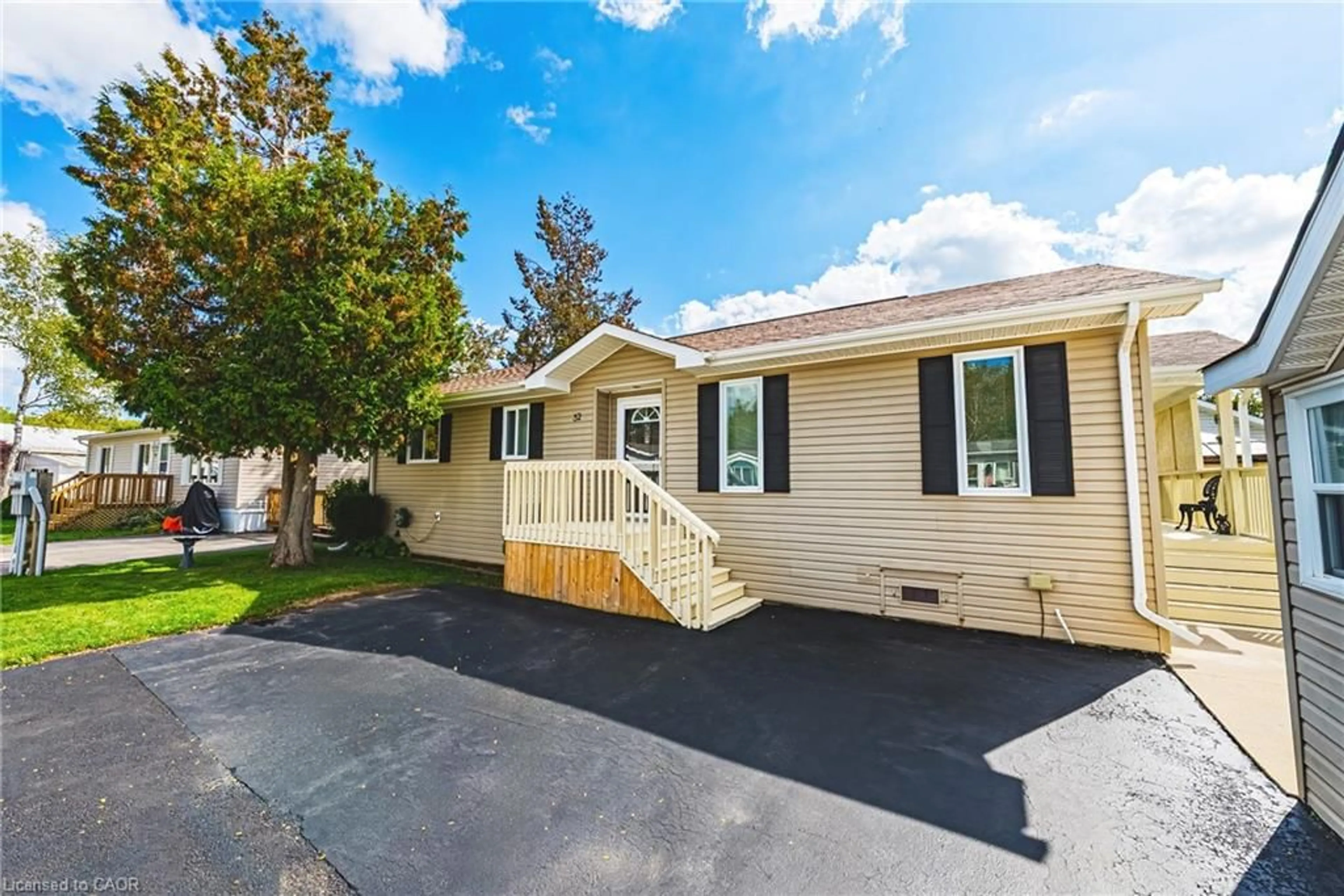 Home with vinyl exterior material, street for 32 Water Street Pvt, Puslinch Ontario N1H 6H9