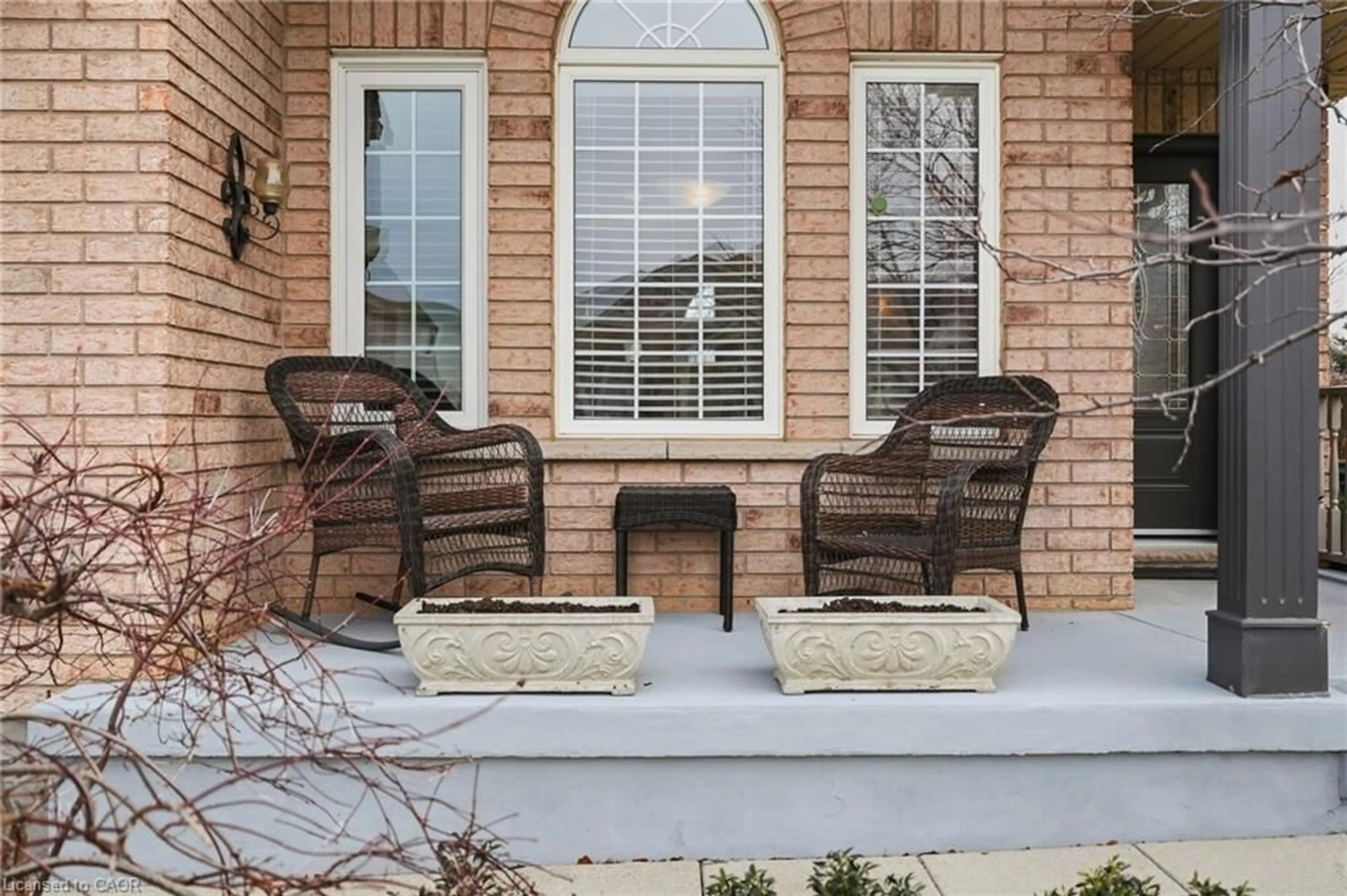 Patio, street for 4055 Ashby Dr, Beamsville Ontario L3J 0G6