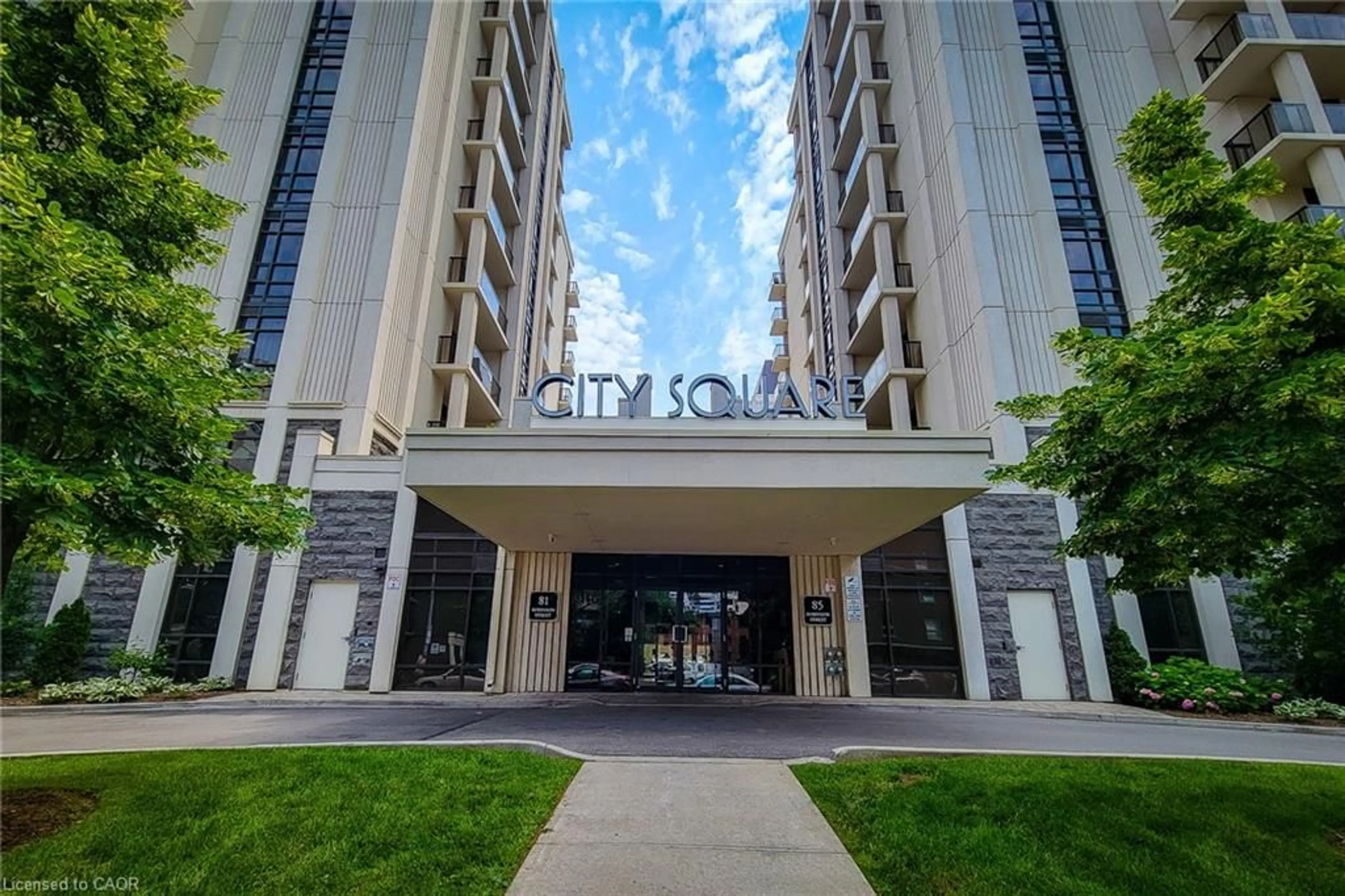 Indoor foyer for 85 Robinson St #703, Hamilton Ontario L8P 0B9