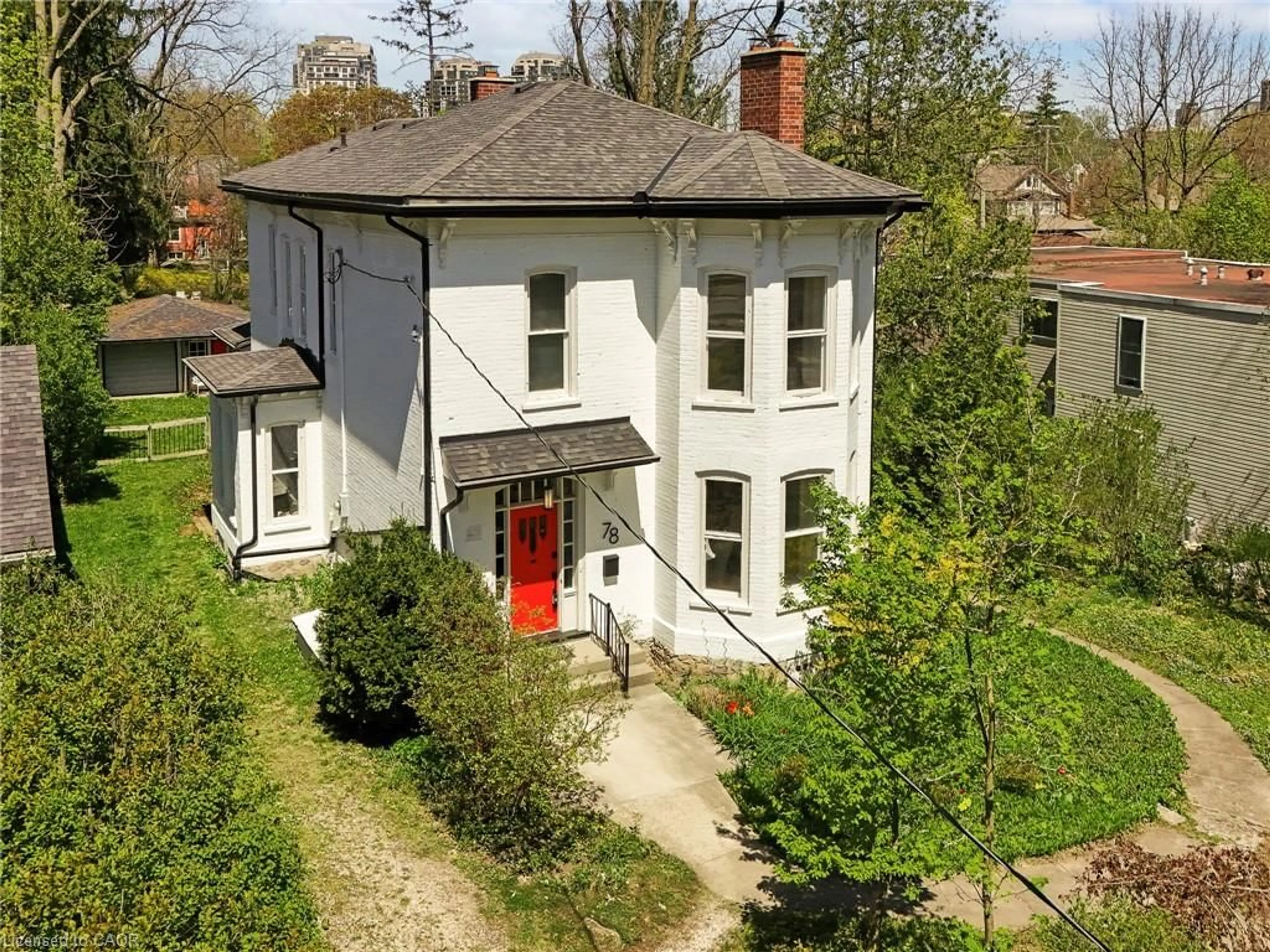 A pic from outside/outdoor area/front of a property/back of a property/a pic from drone, street for 78 William St, Waterloo Ontario N2L 1J7