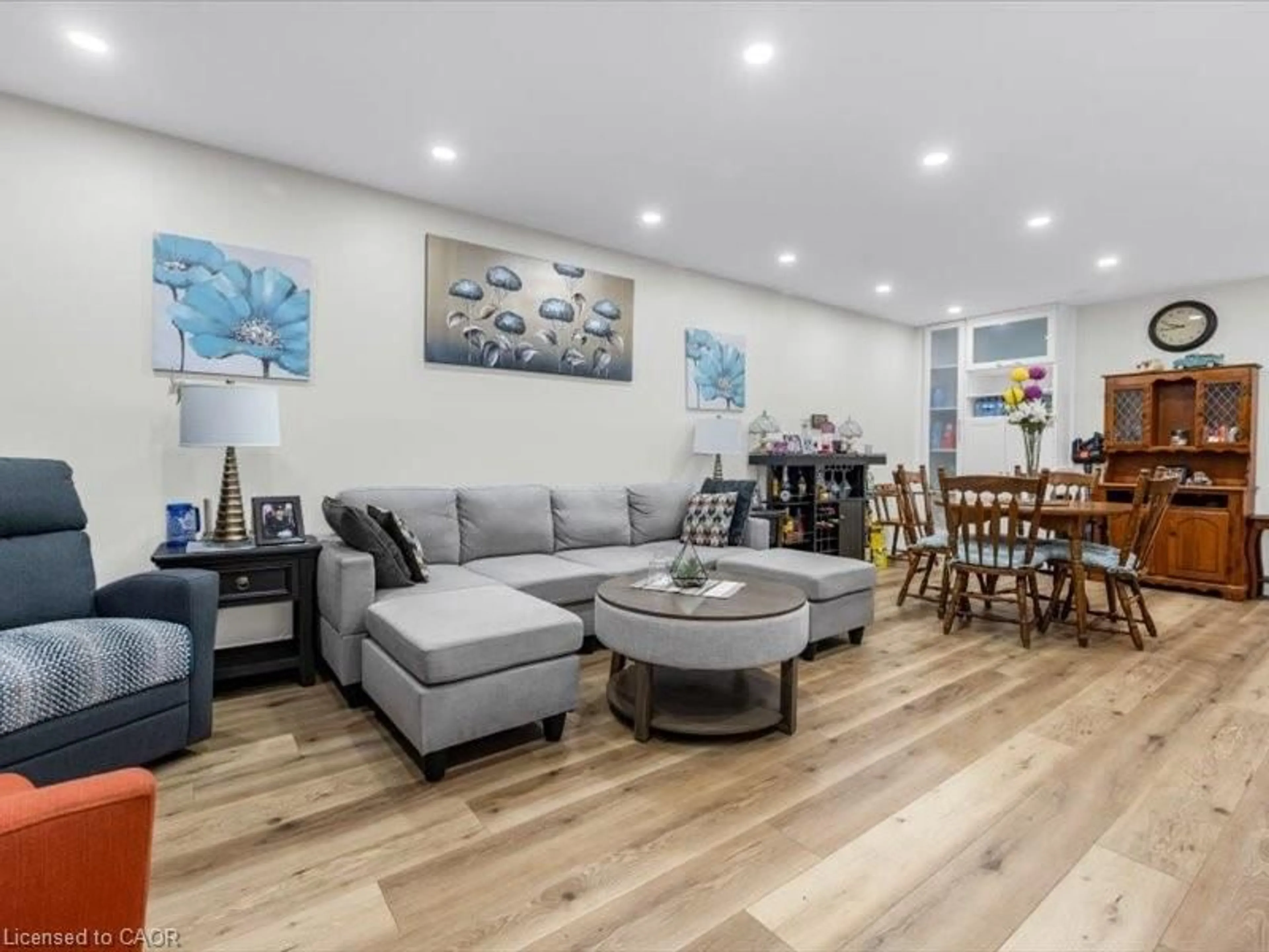Living room with furniture, wood/laminate floor for 65 Loraine Dr, St. Catharines Ontario L2P 3P1
