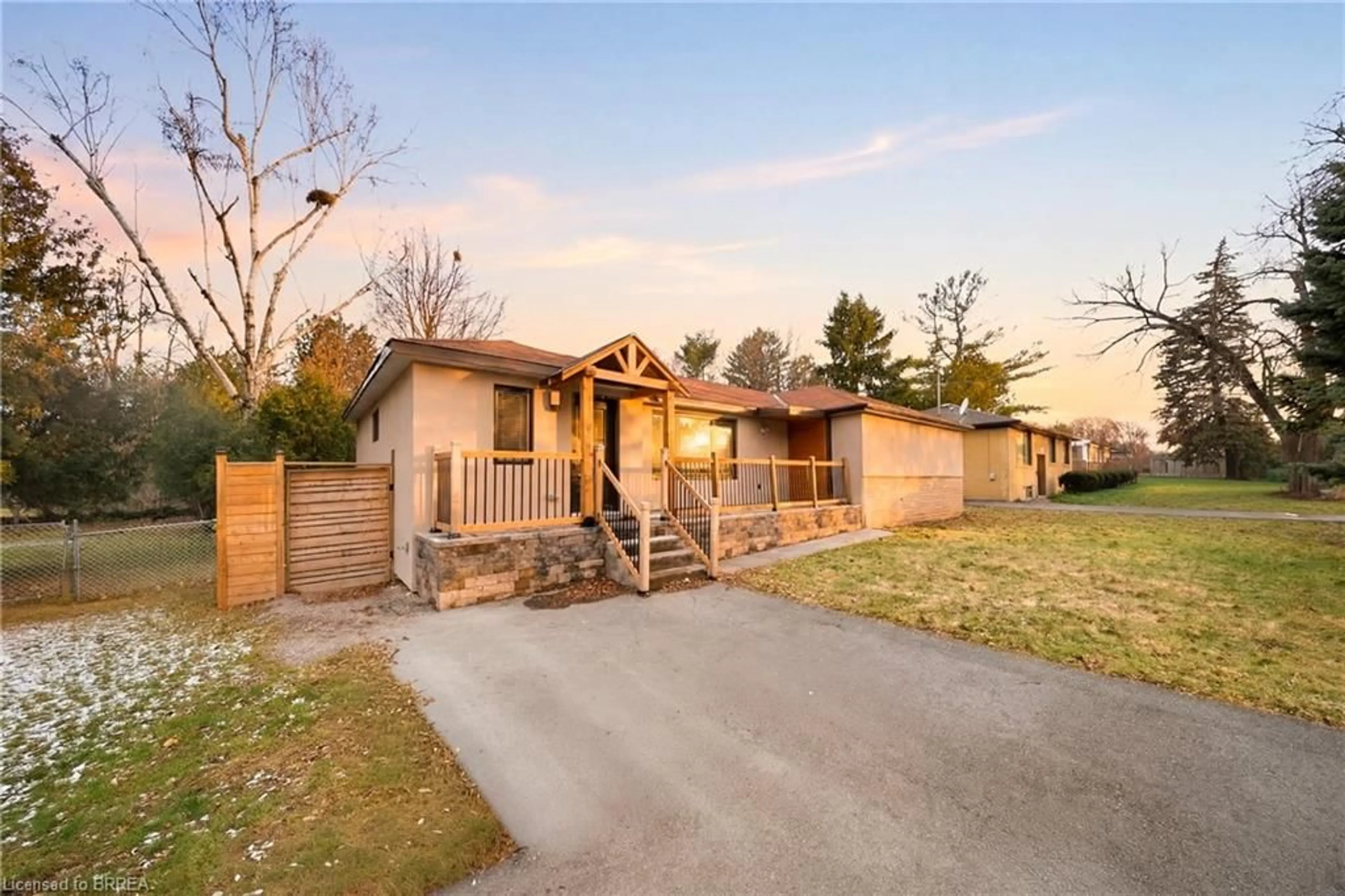 Unknown for 208 Glen Oak Dr, Oakville Ontario L6K 2J2