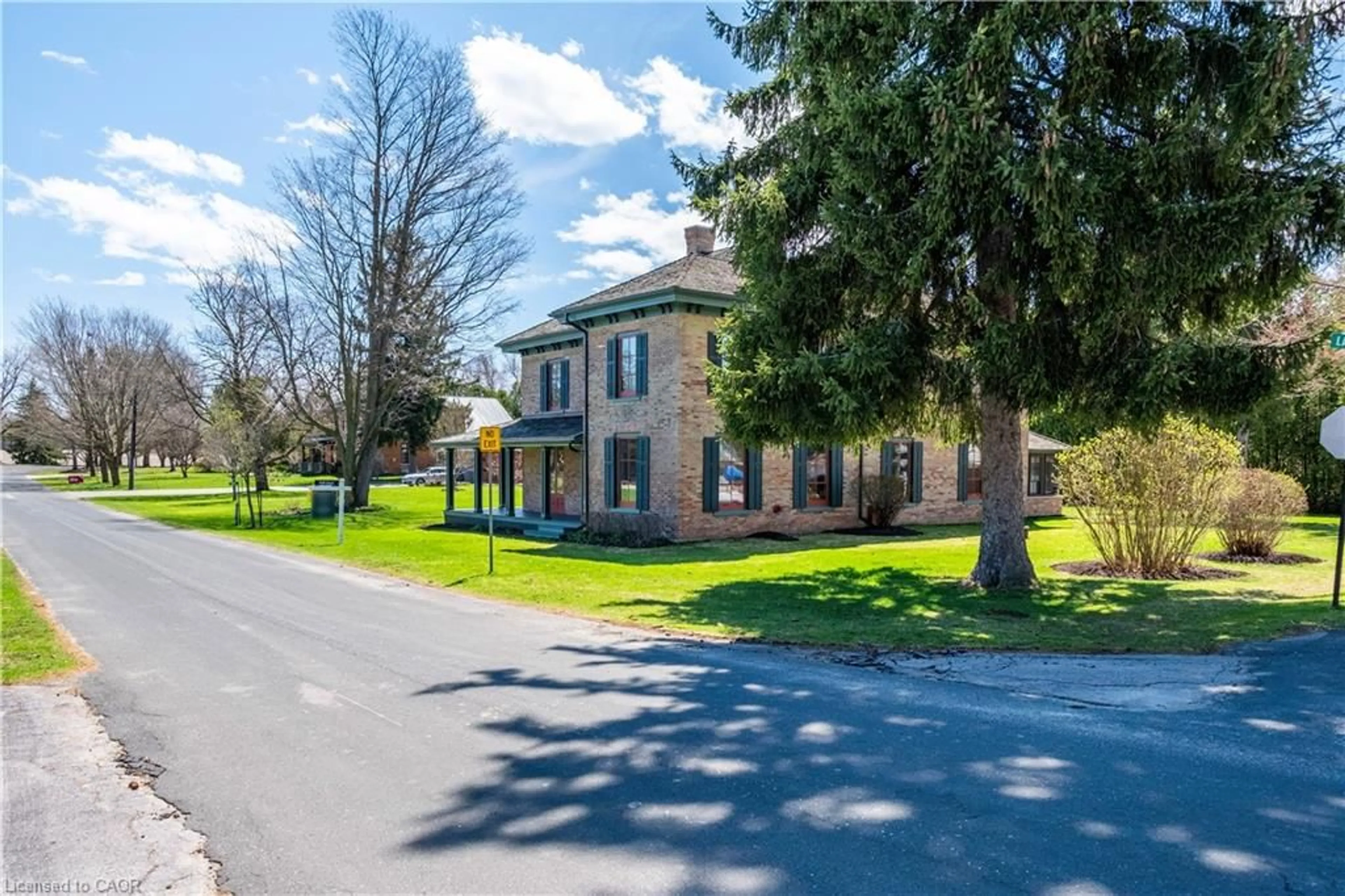 A pic from outside/outdoor area/front of a property/back of a property/a pic from drone, street for 22 Lamport St, Vittoria Ontario N0E 1W0