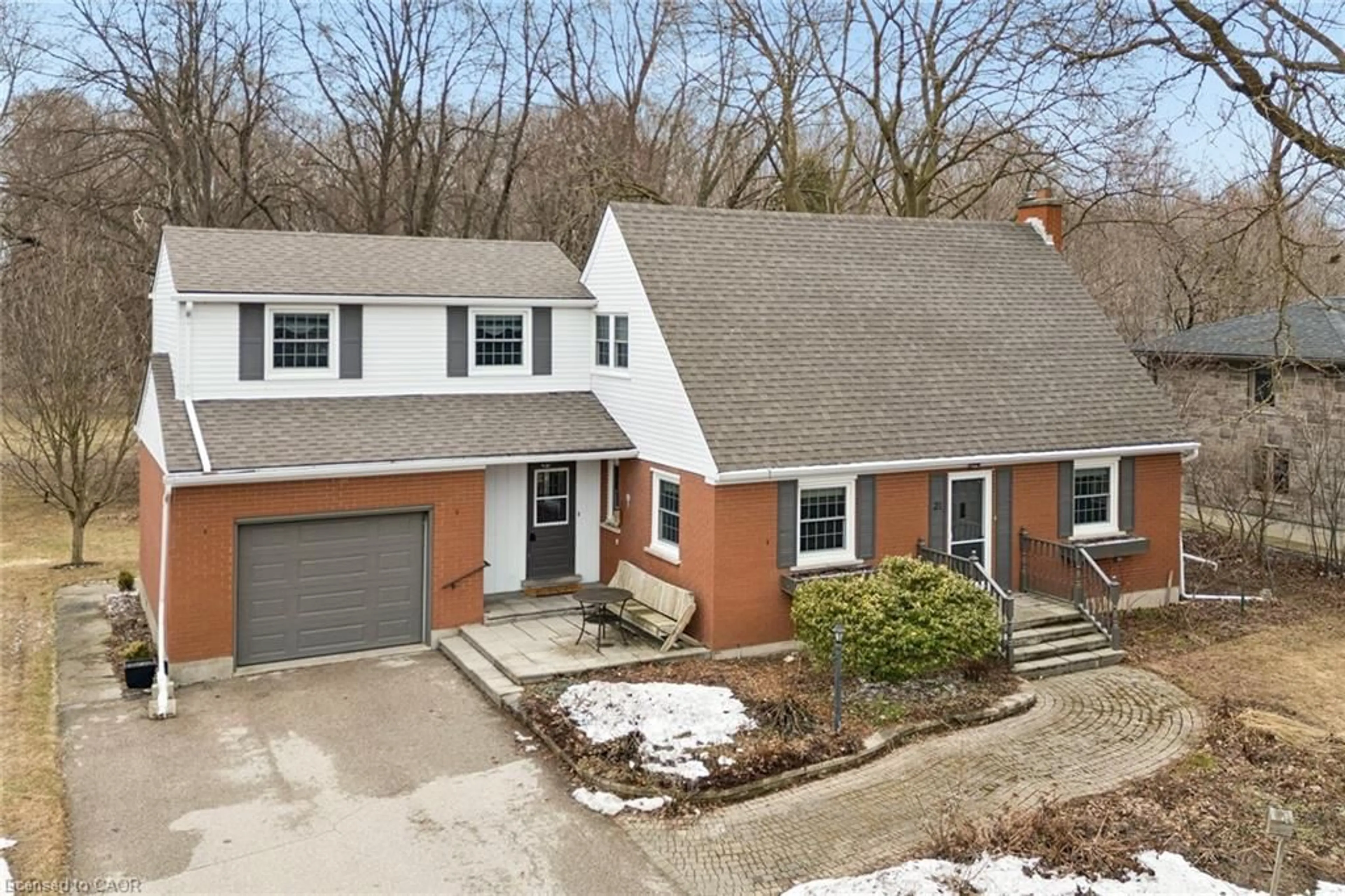 A pic from outside/outdoor area/front of a property/back of a property/a pic from drone, street for 21 Meadowlark Rd, Elmira Ontario N3B 1T7