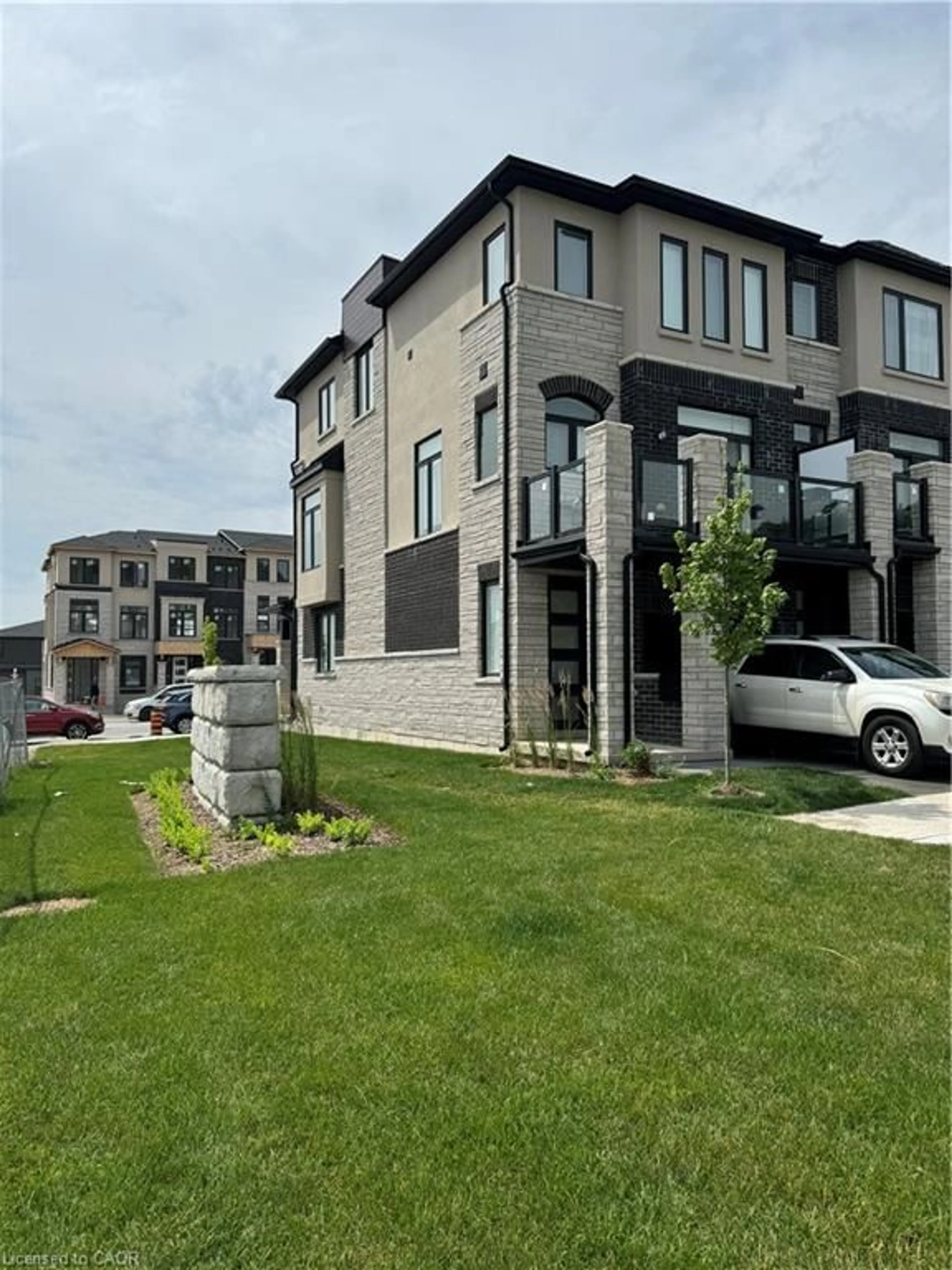 Unknown for 290 Equestrian Way #1, Cambridge Ontario N3E 0E7