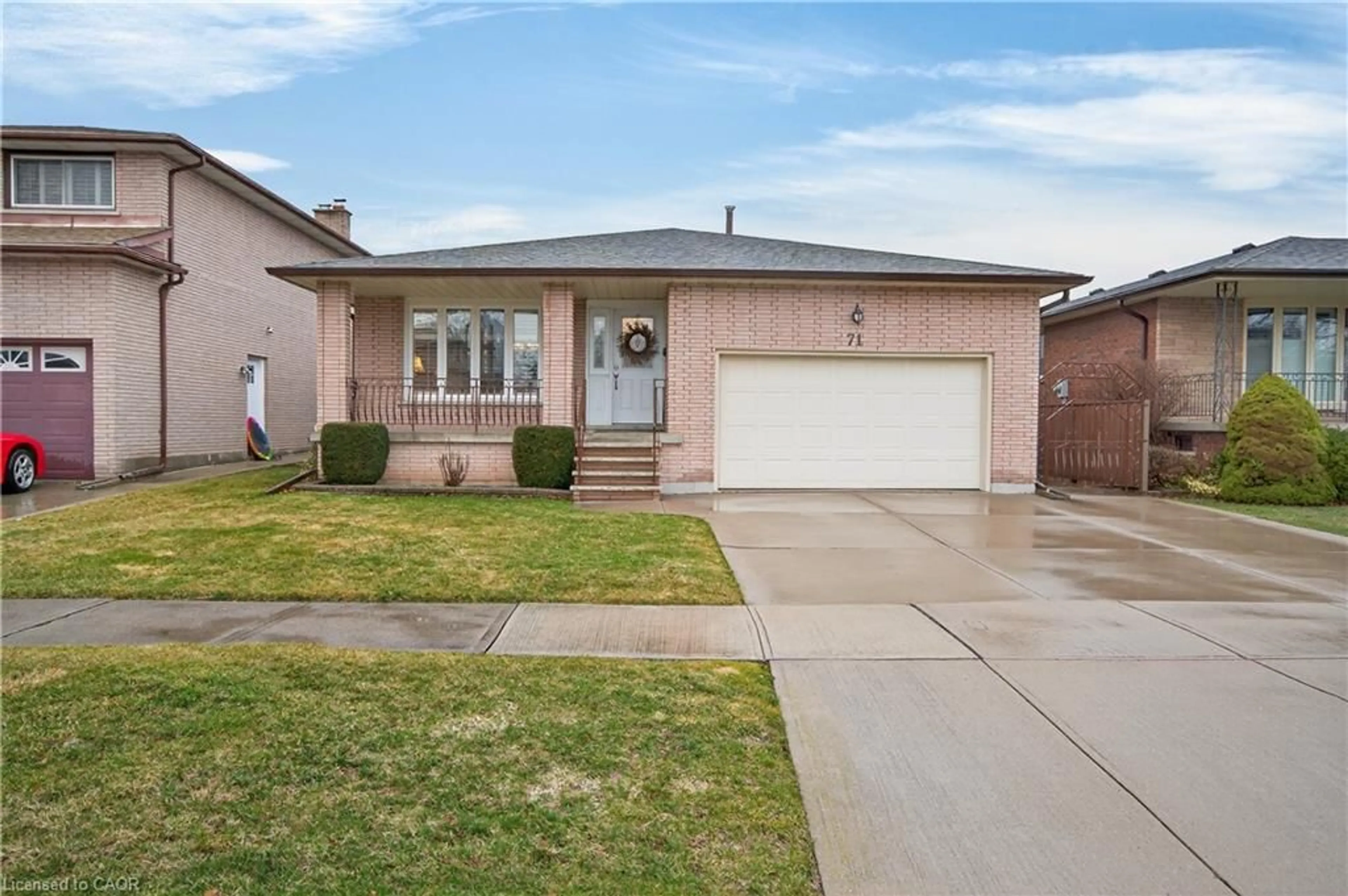 Home with brick exterior material, street for 71 Ellington Ave, Stoney Creek Ontario L8E 3T5