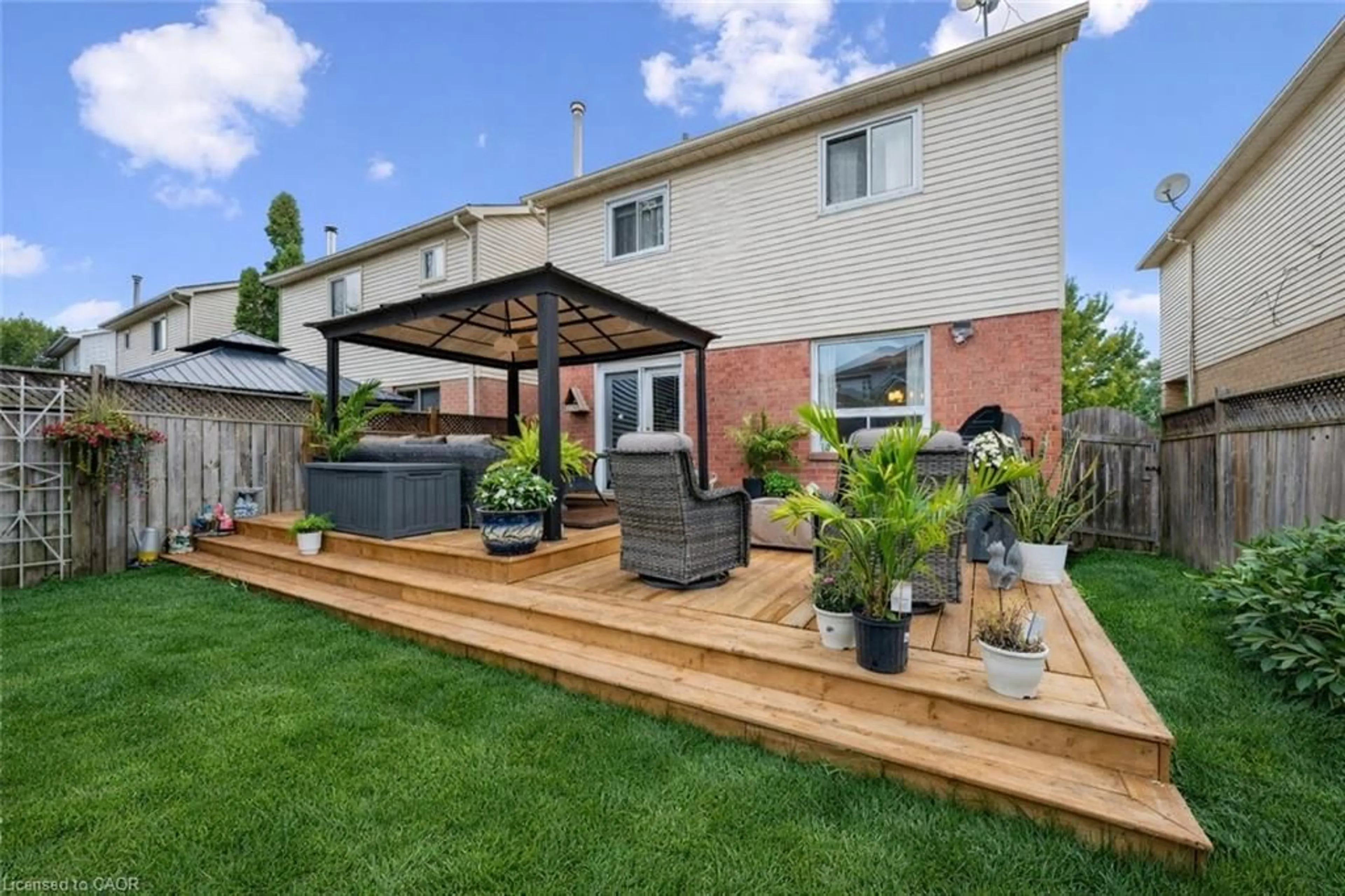 Patio, street for 41 Yorkville Dr, Courtice Ontario L1E 2A7