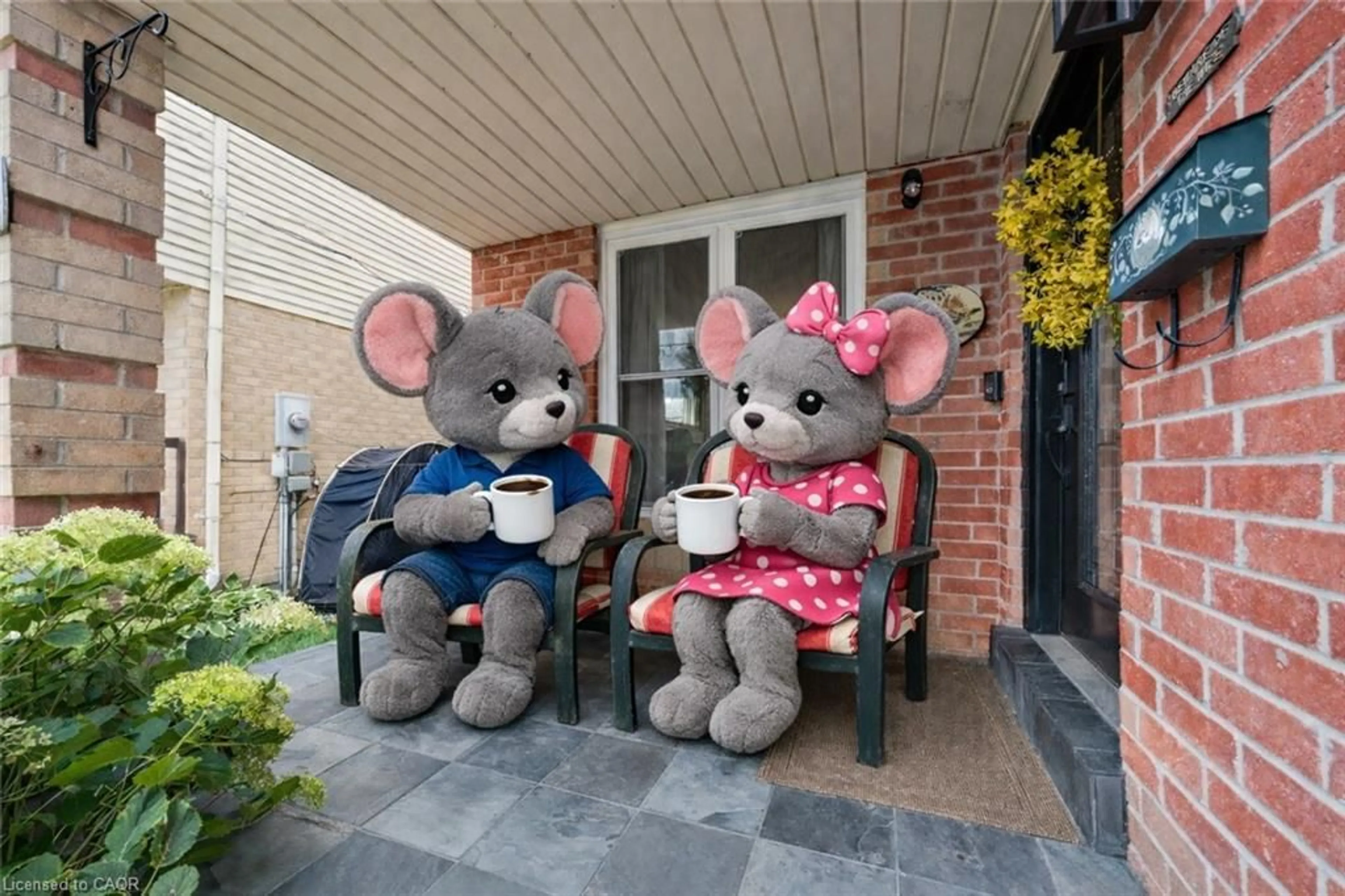 Patio, street for 41 Yorkville Dr, Courtice Ontario L1E 2A7