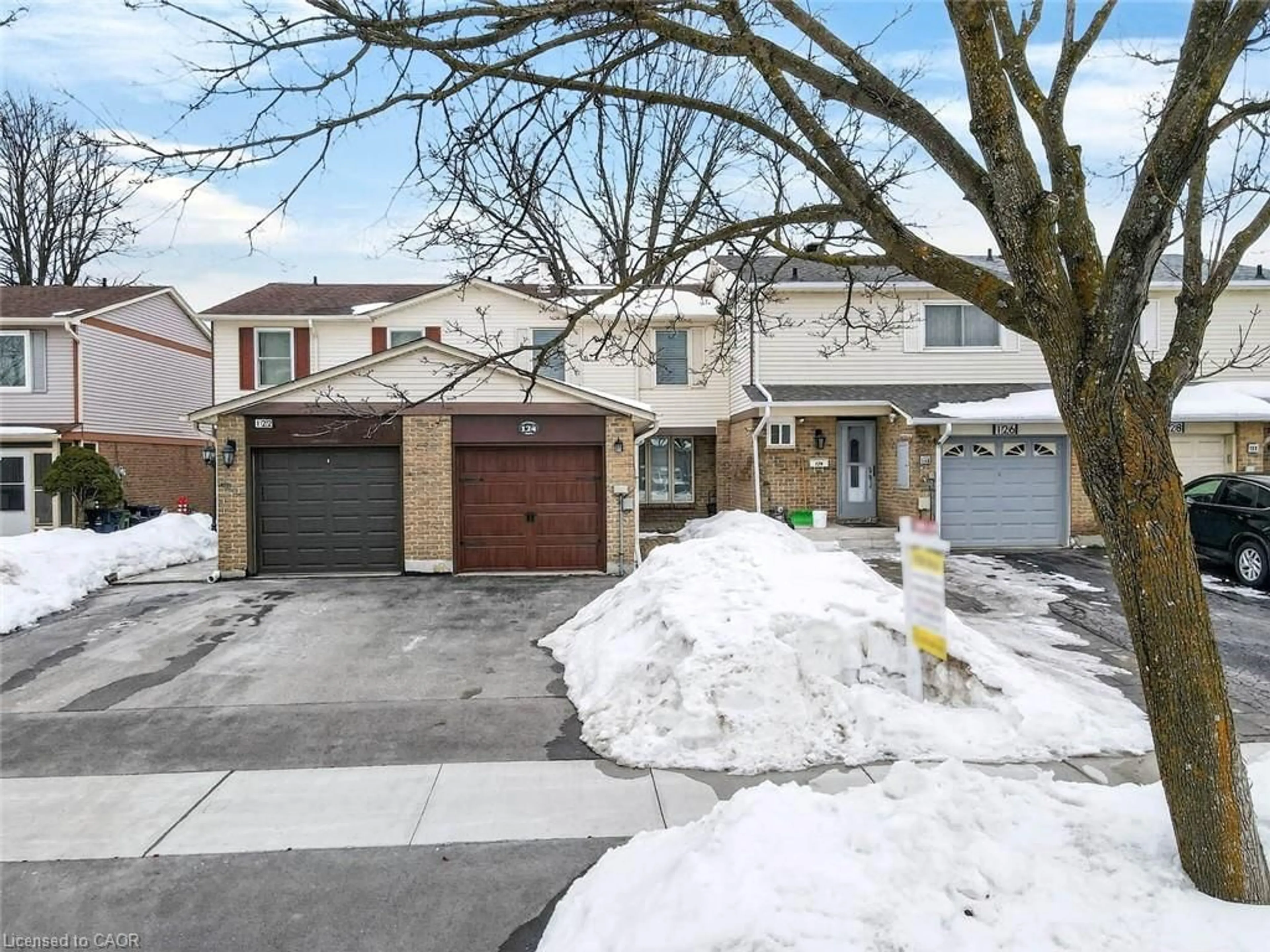 A pic from outside/outdoor area/front of a property/back of a property/a pic from drone, street for 124 Grenbeck Dr, Scarborough Ontario M1V 2H6
