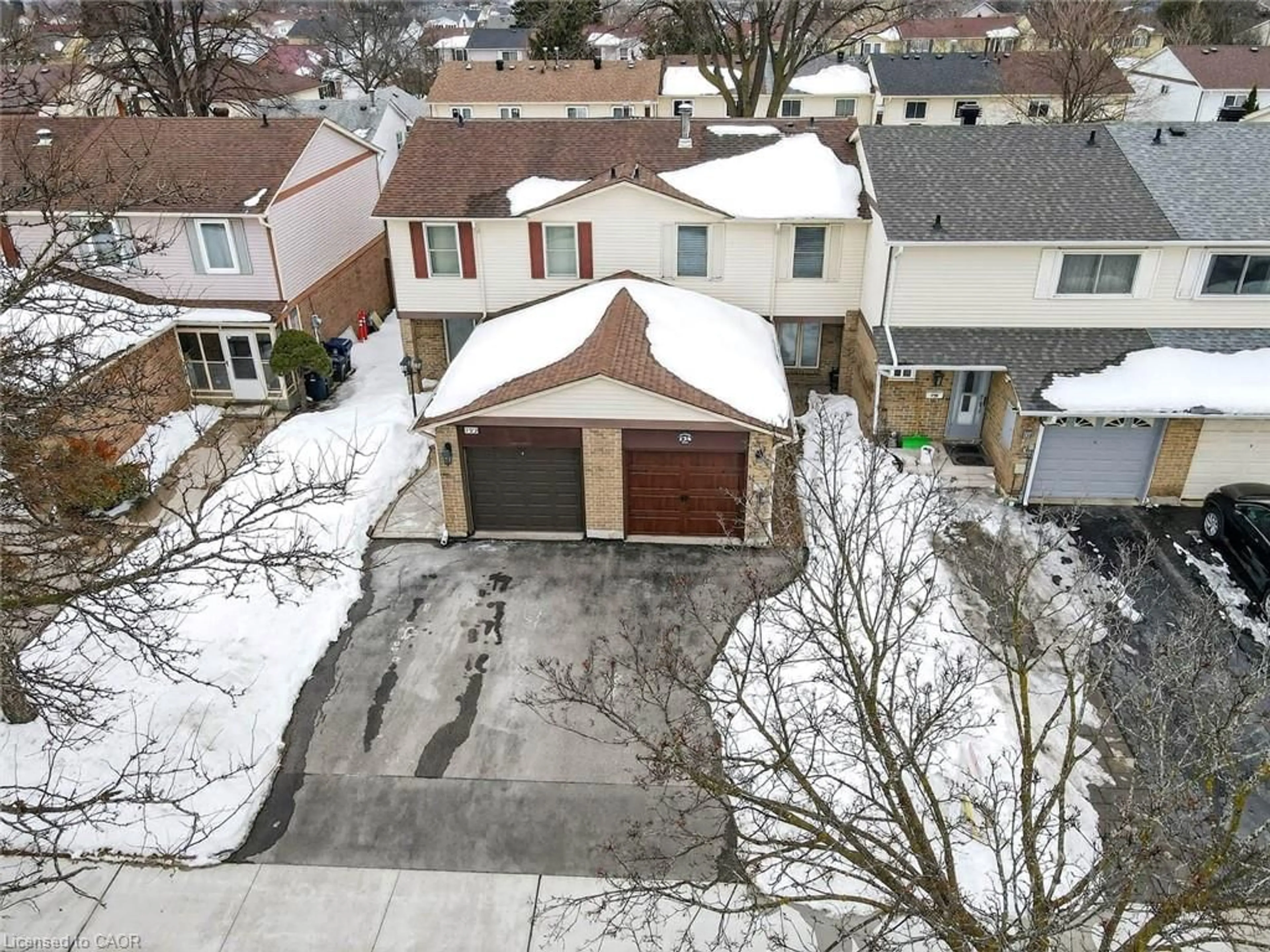 A pic from outside/outdoor area/front of a property/back of a property/a pic from drone, street for 124 Grenbeck Dr, Scarborough Ontario M1V 2H6