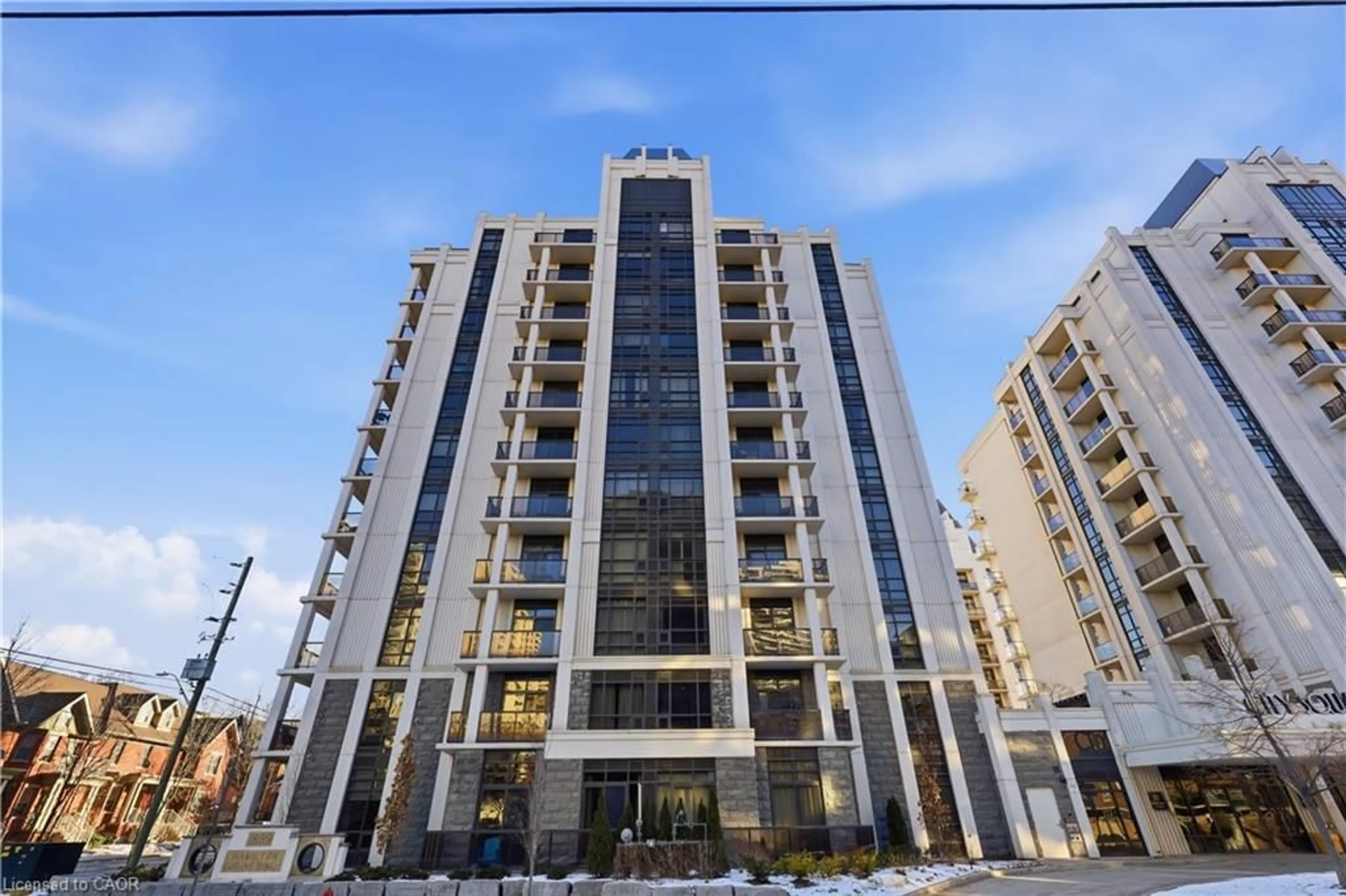 Indoor foyer for 81 Robinson St #807, Hamilton Ontario L8P 0C2