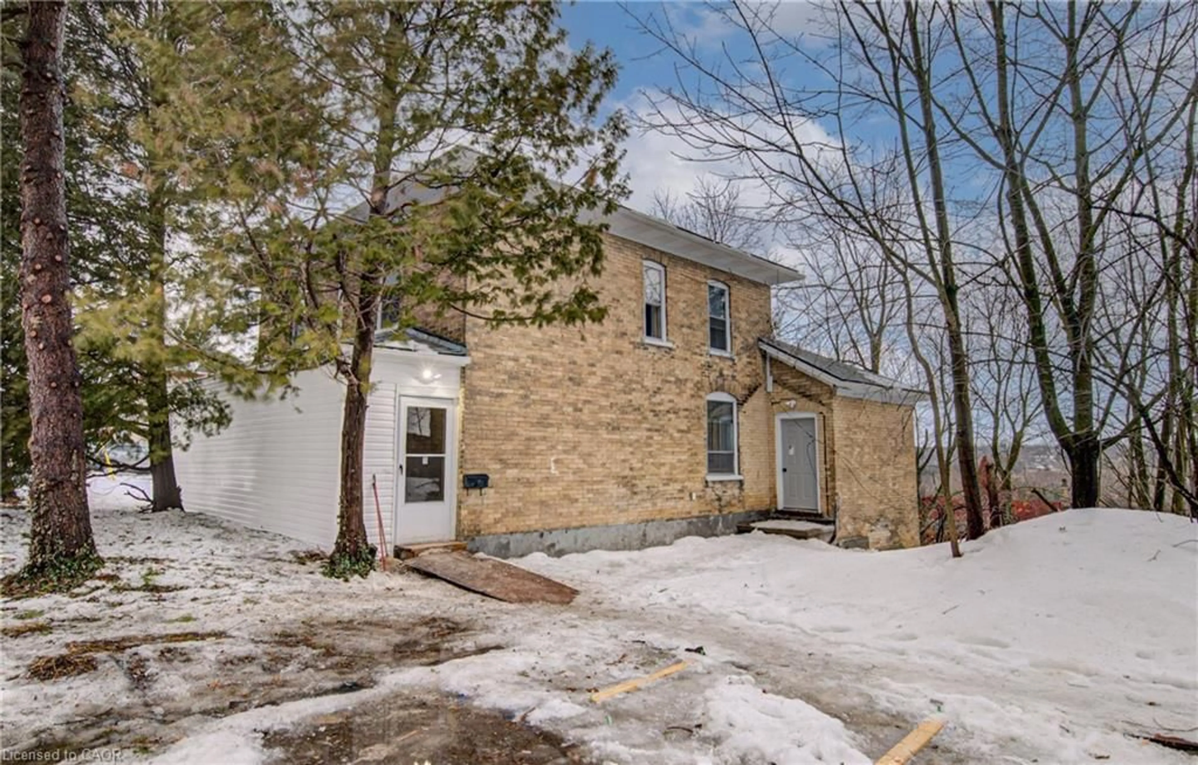 Unknown for 115 Courtney St, Cambridge Ontario N3C 1S2