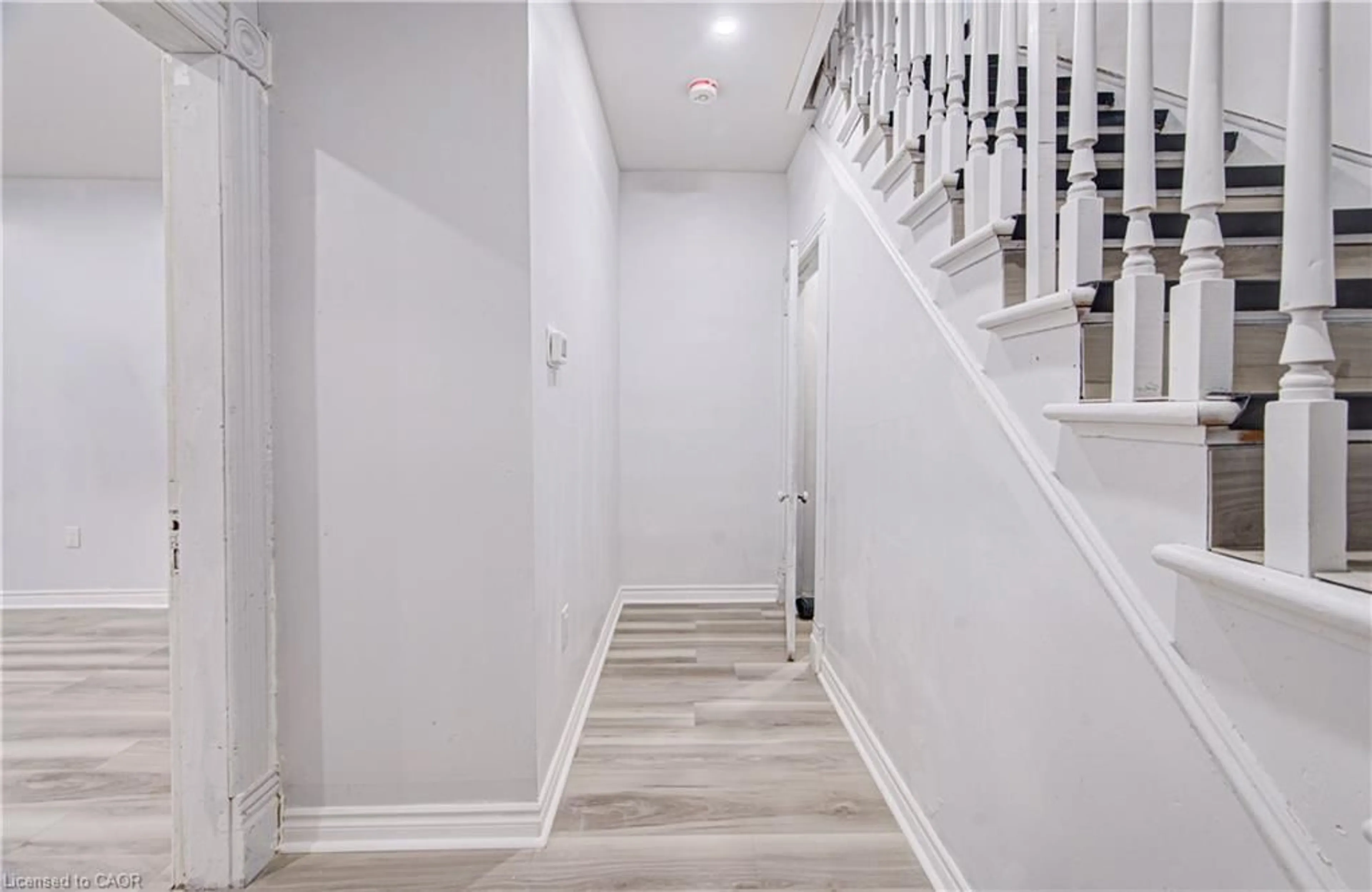 Indoor entryway for 115 Courtney St, Cambridge Ontario N3C 1S2