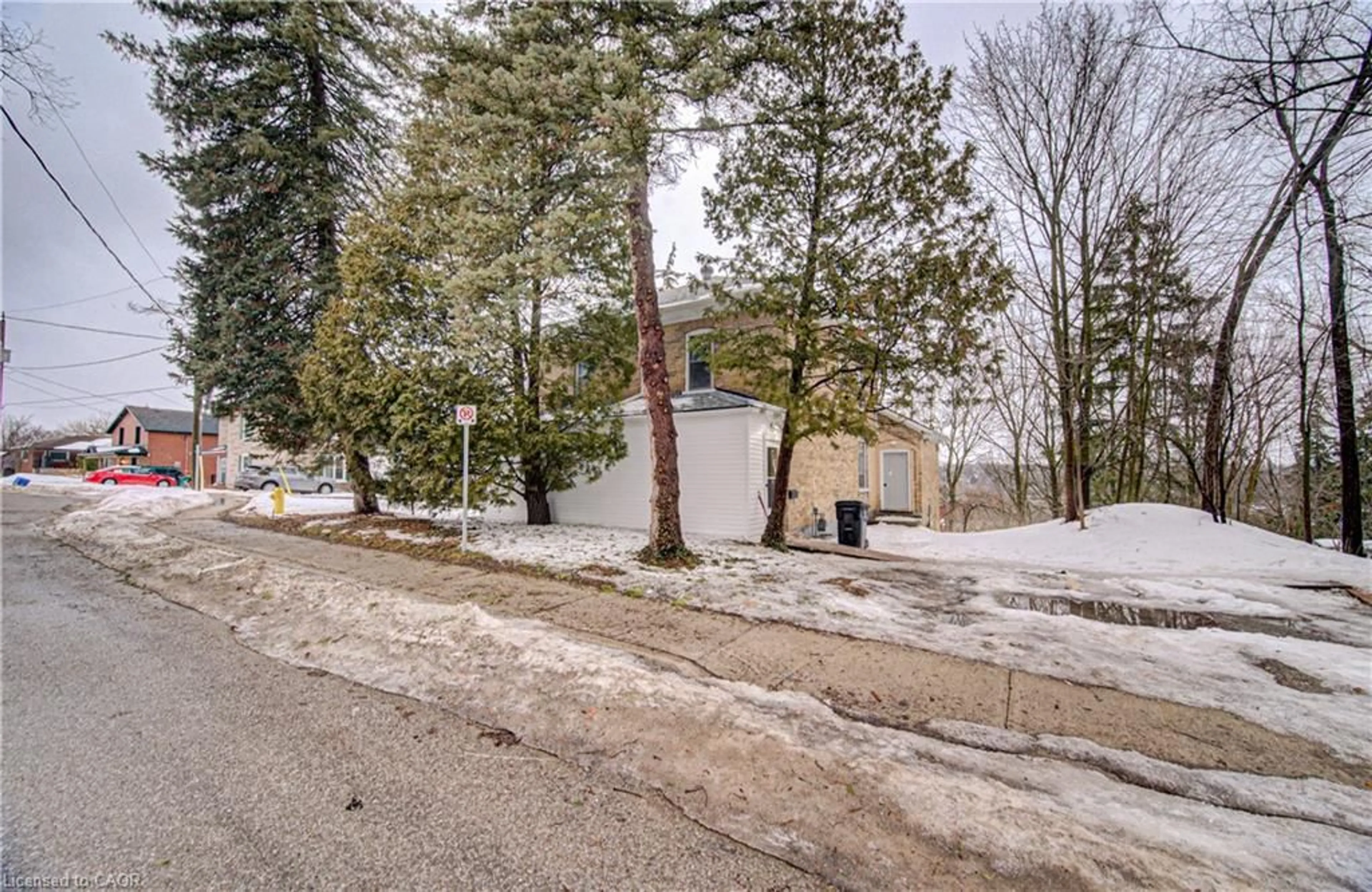 Unknown for 115 Courtney St, Cambridge Ontario N3C 1S2