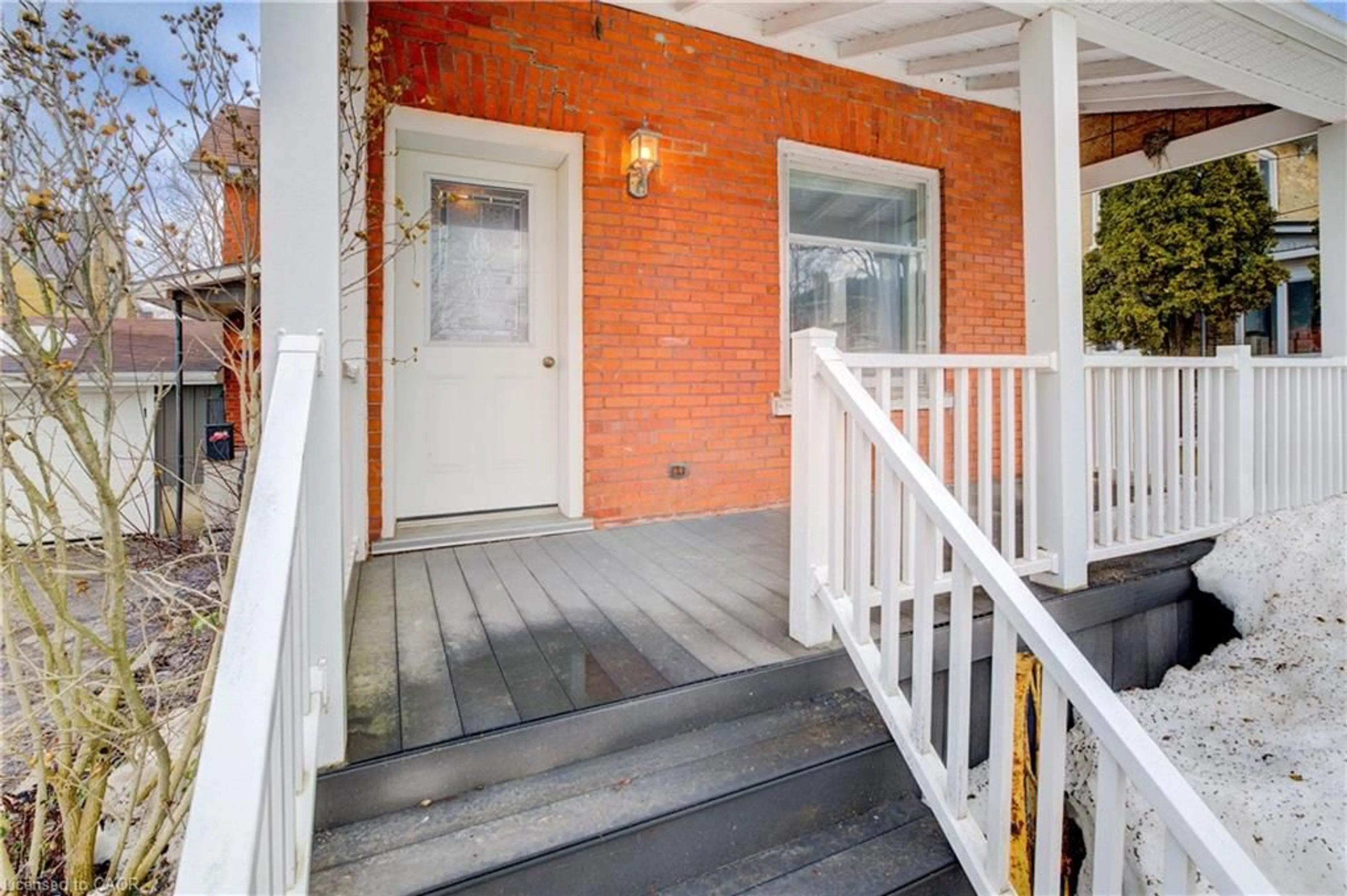 Indoor entryway for 255 Livingstone Ave, Listowel Ontario N4W 1P8