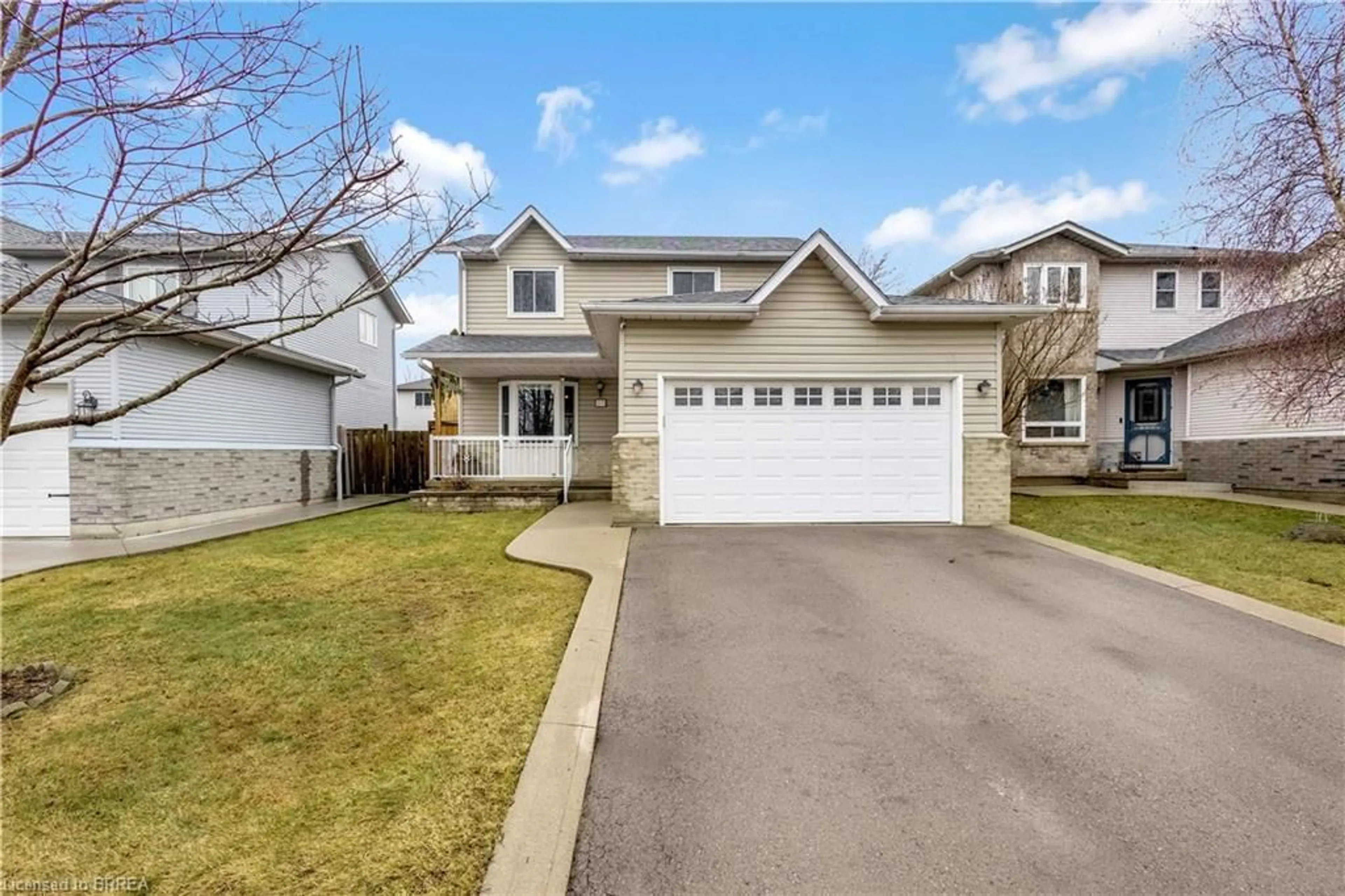 Home with vinyl exterior material, street for 17 Burnside St, Caledonia Ontario N3W 2K4