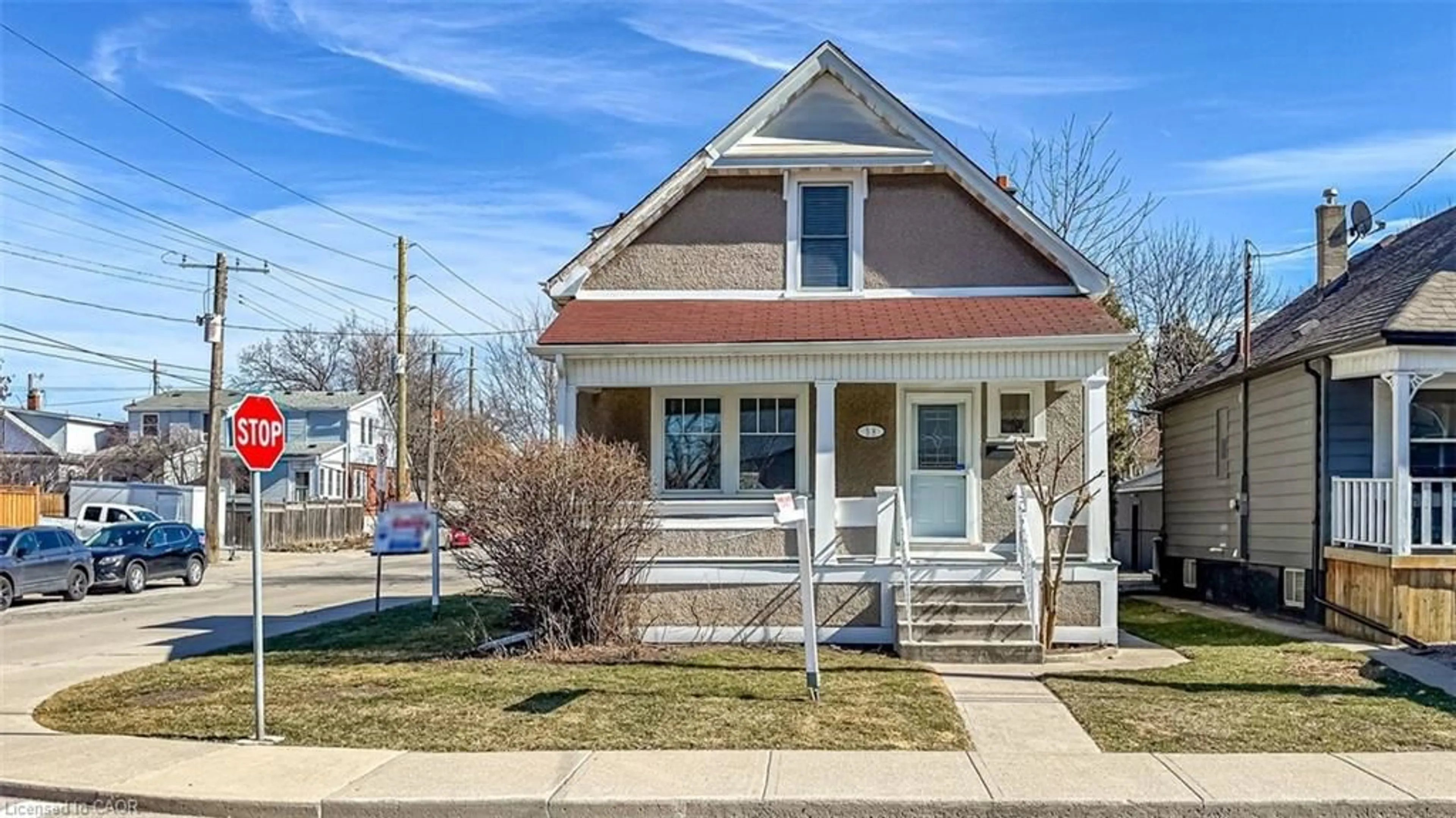 Home with vinyl exterior material, street for 58 Edgemont St, Hamilton Ontario L8H 4C6