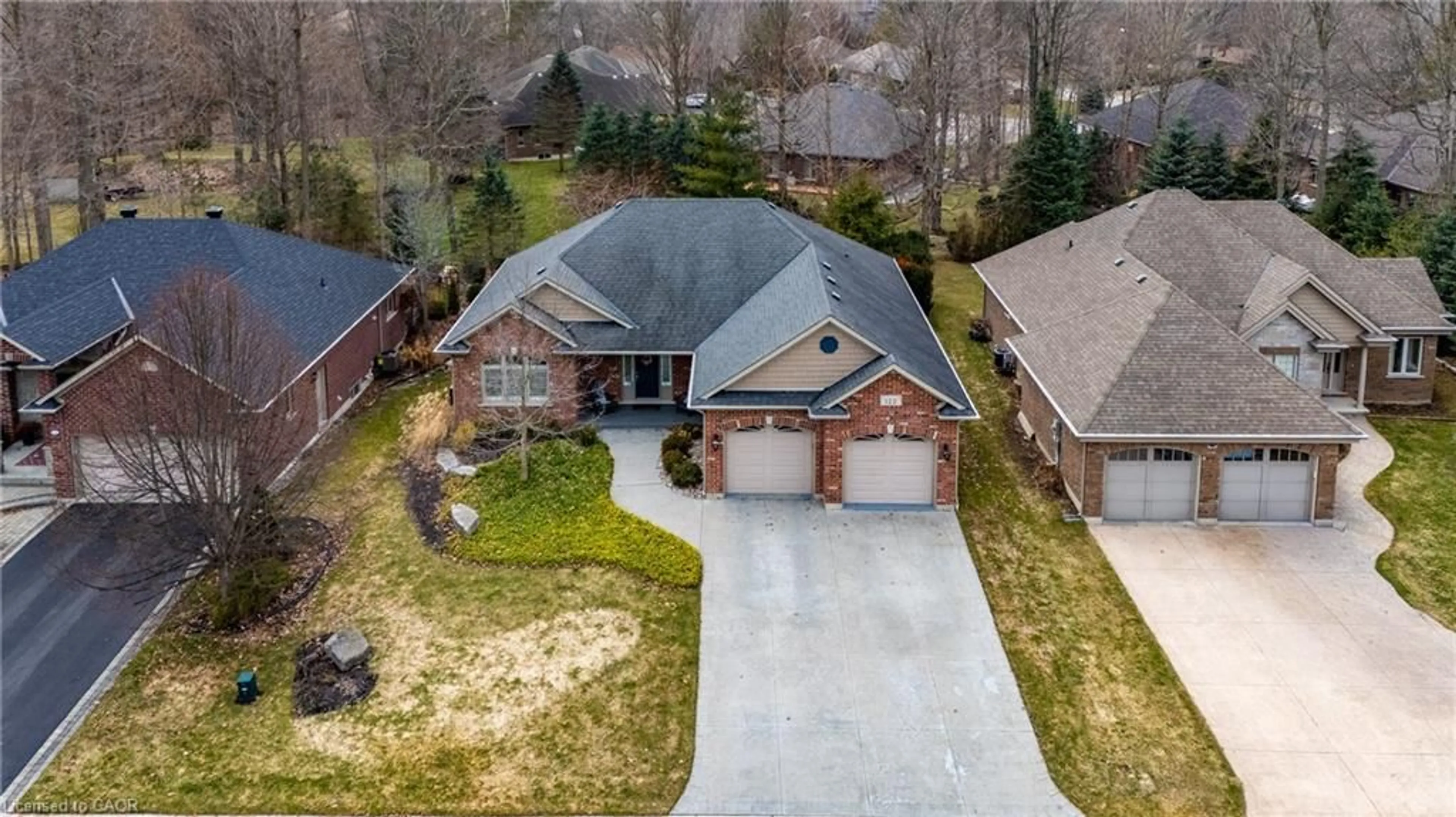 A pic from outside/outdoor area/front of a property/back of a property/a pic from drone, street for 122 Donjon Blvd, Port Dover Ontario N0A 1N7