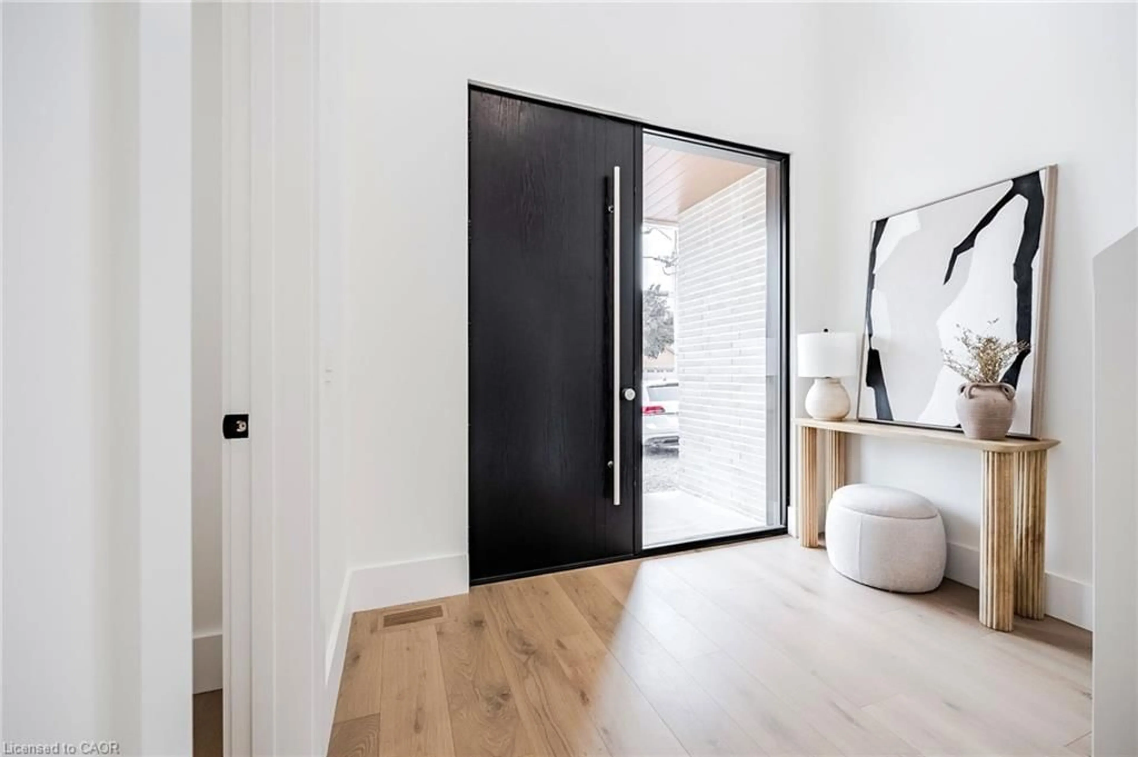 Indoor entryway for 504 Winona Rd, Winona Ontario L8E 5E5