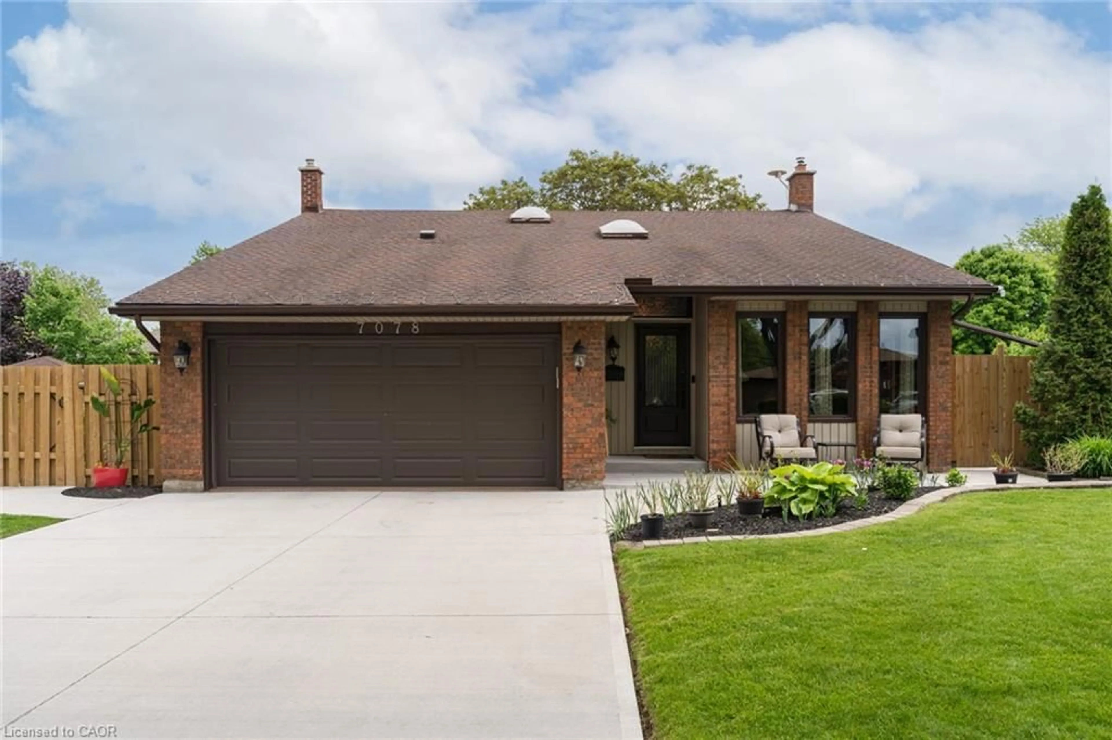 Home with brick exterior material, street for 7078 Rosseau Pl, Niagara Falls Ontario L2J 3V2