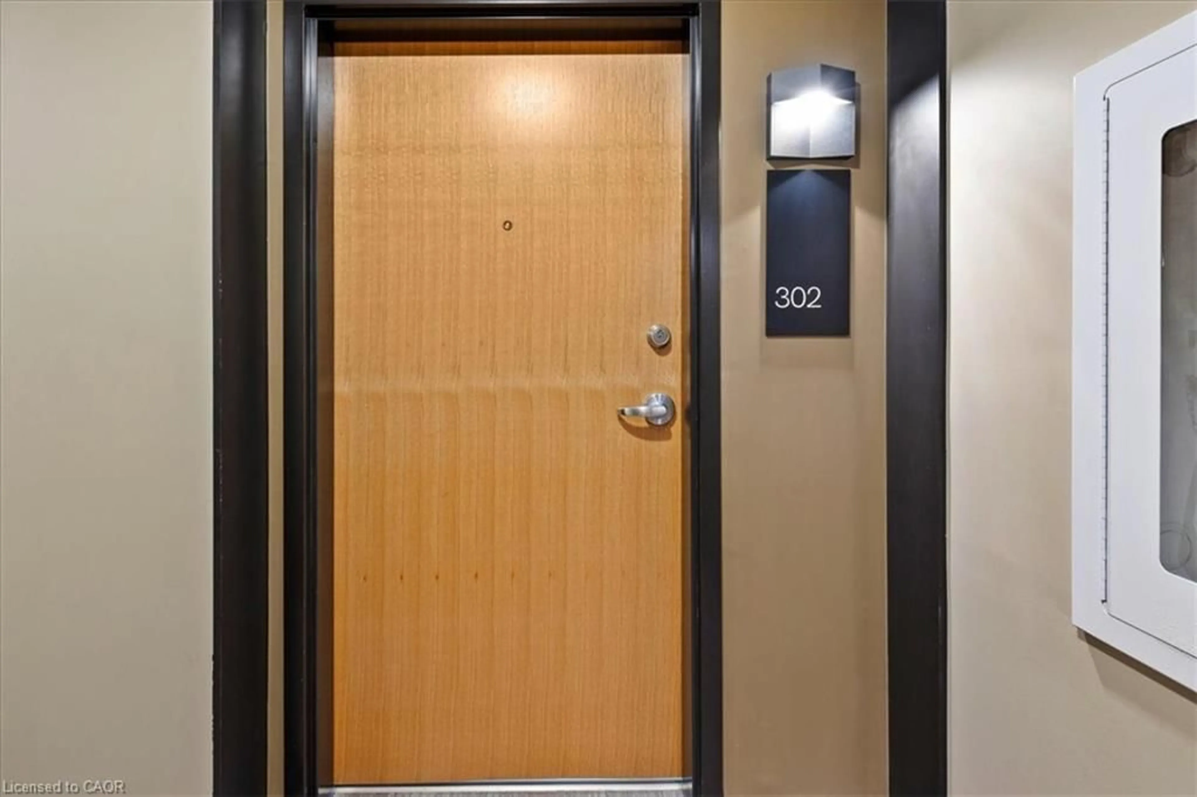 Indoor foyer for 245 Grey Silo Rd #302, Waterloo Ontario N2K 0G6