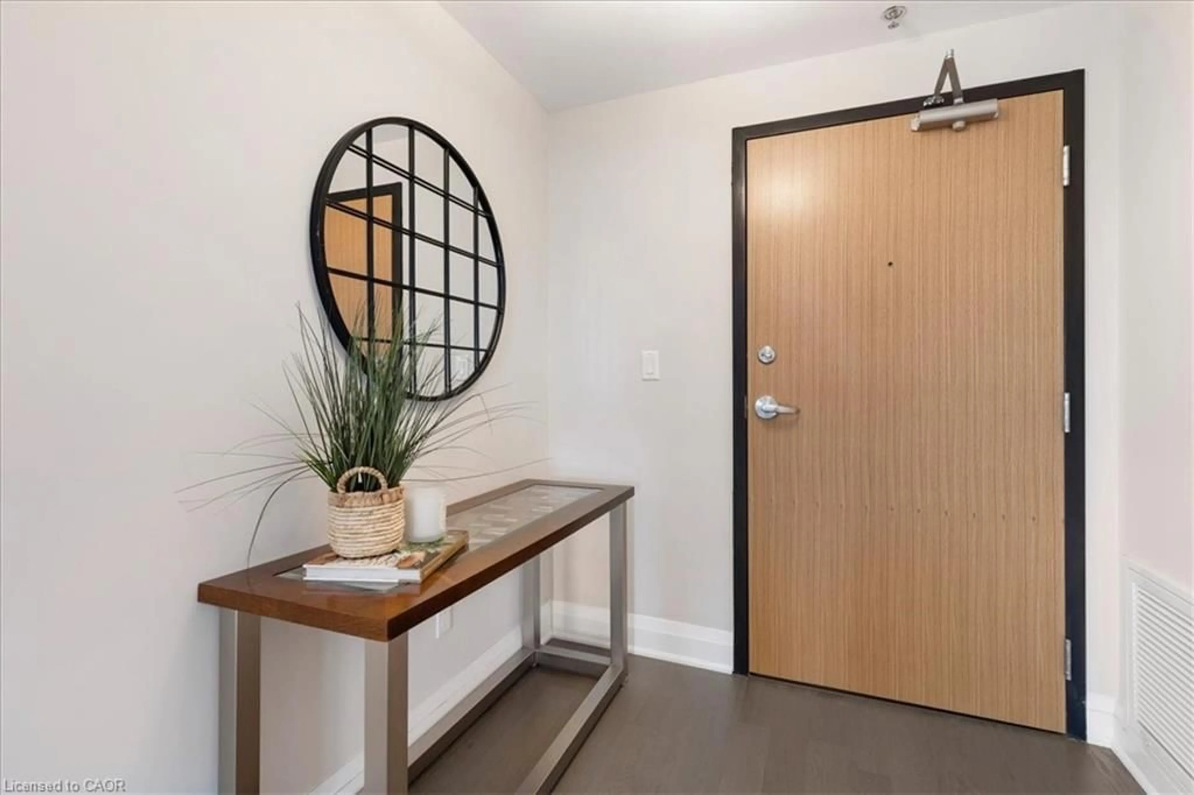 Indoor entryway for 245 Grey Silo Rd #302, Waterloo Ontario N2K 0G6