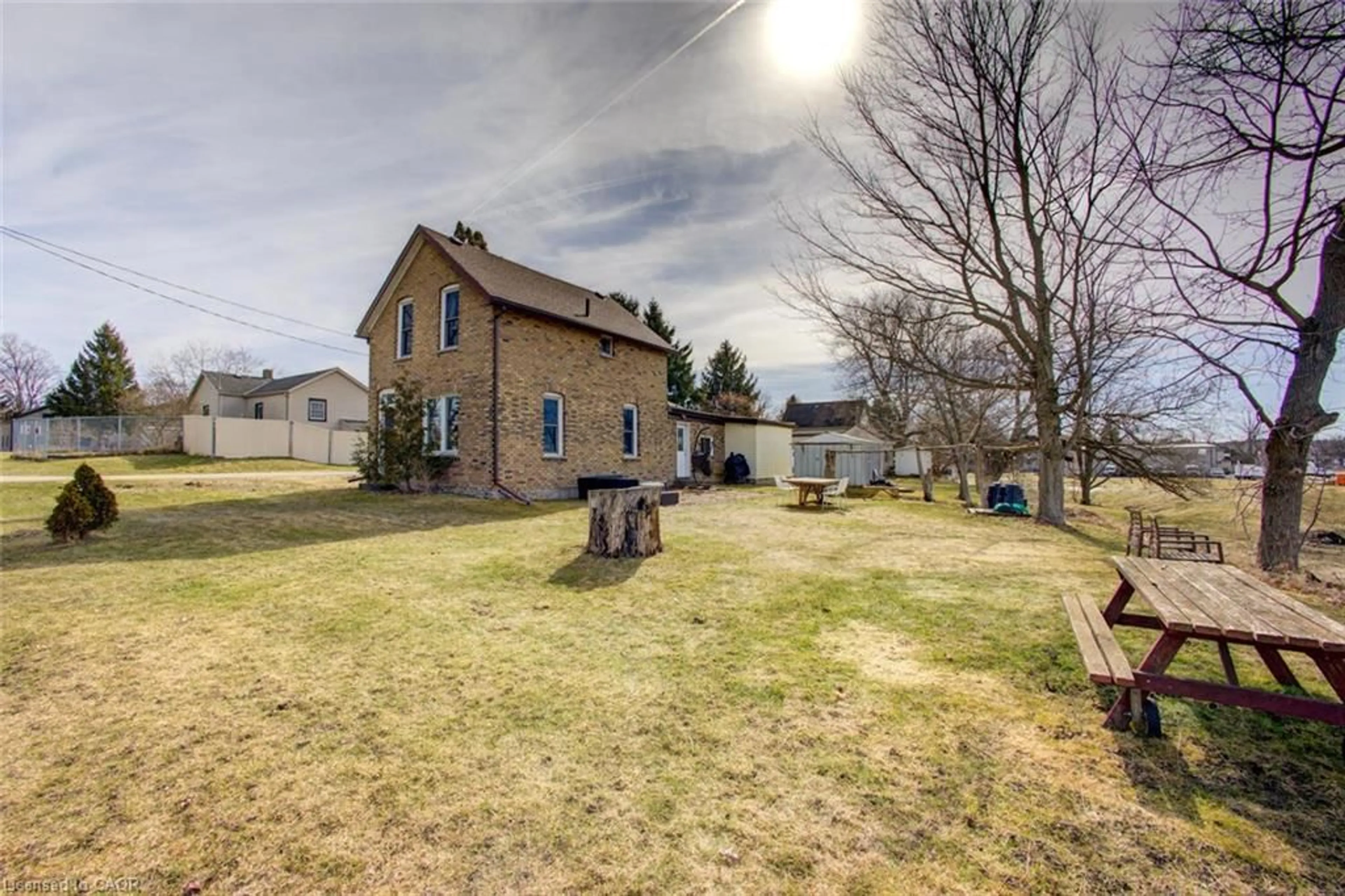 A pic from outside/outdoor area/front of a property/back of a property/a pic from drone, street for 295 Vincent St, Woodstock Ontario N4S 5M2