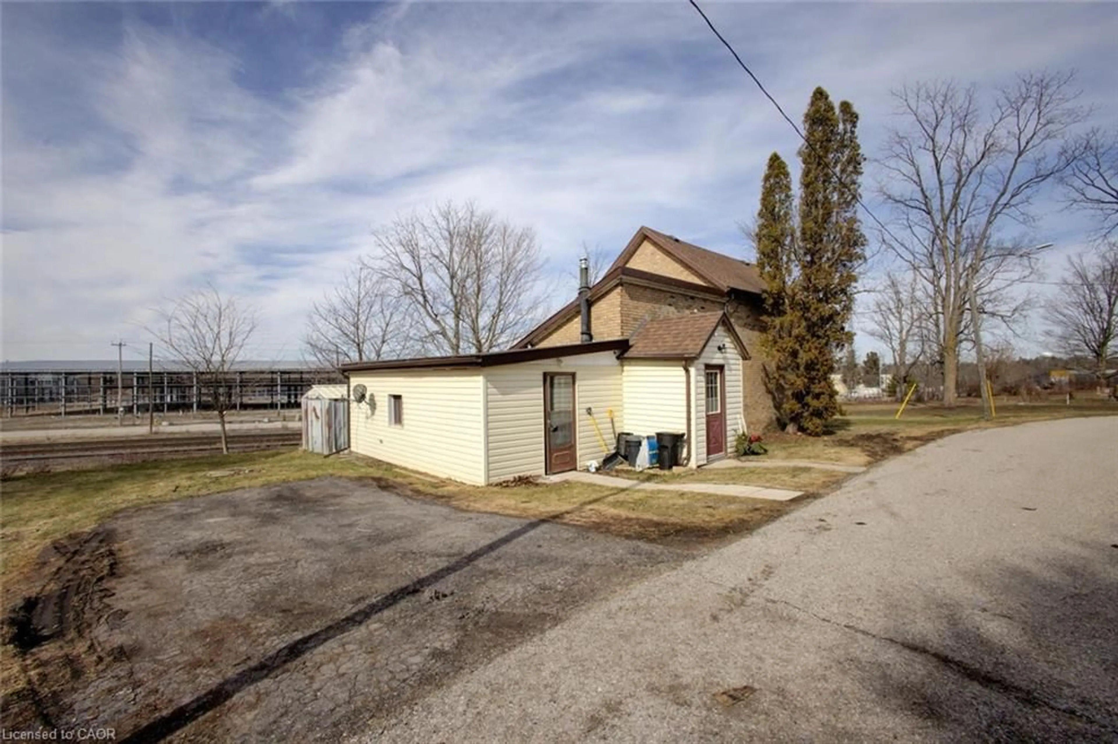 Shed for 295 Vincent St, Woodstock Ontario N4S 5M2