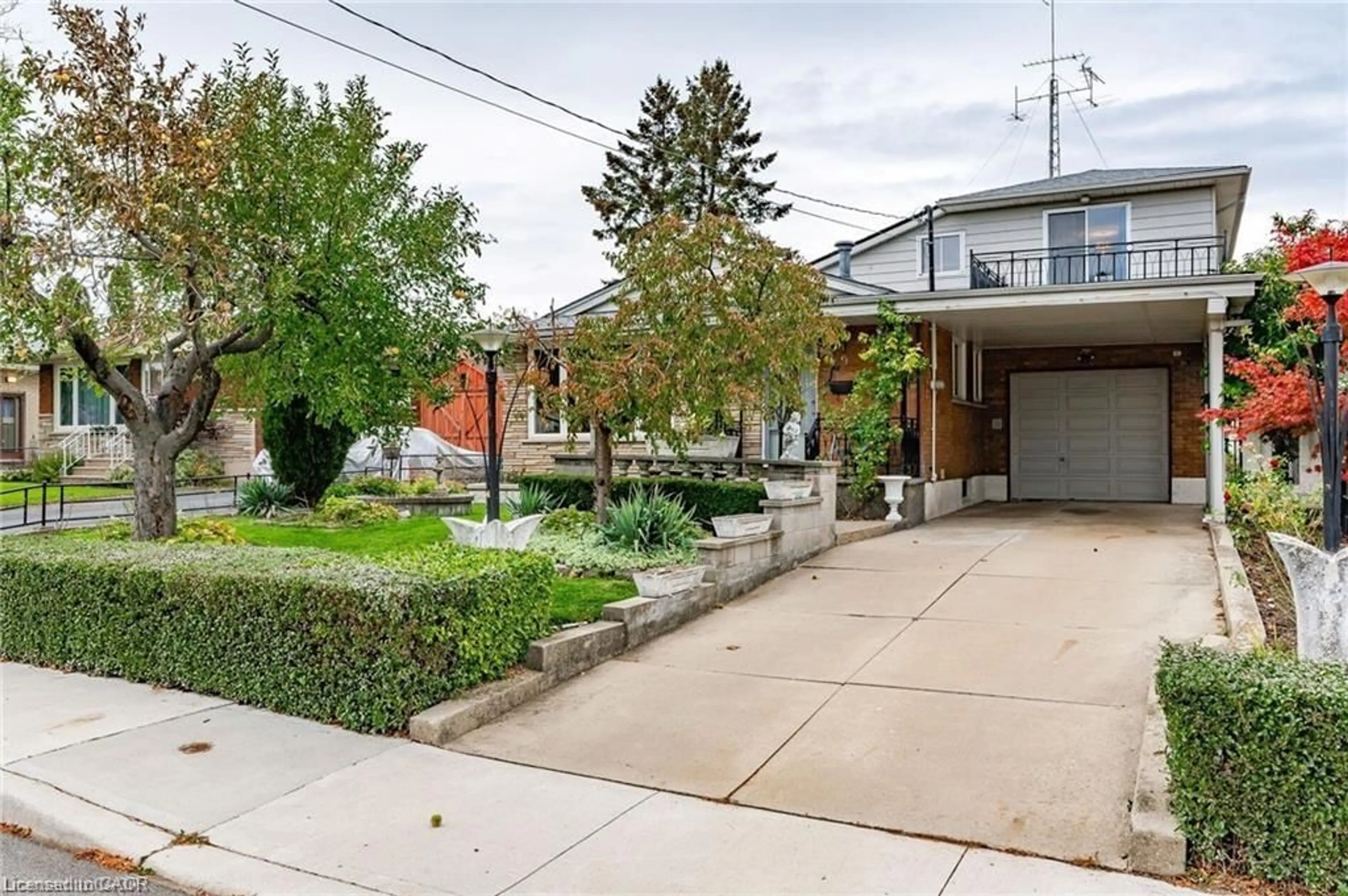 Patio, street for 9 Dorval St, Hamilton Ontario L8V 2M2