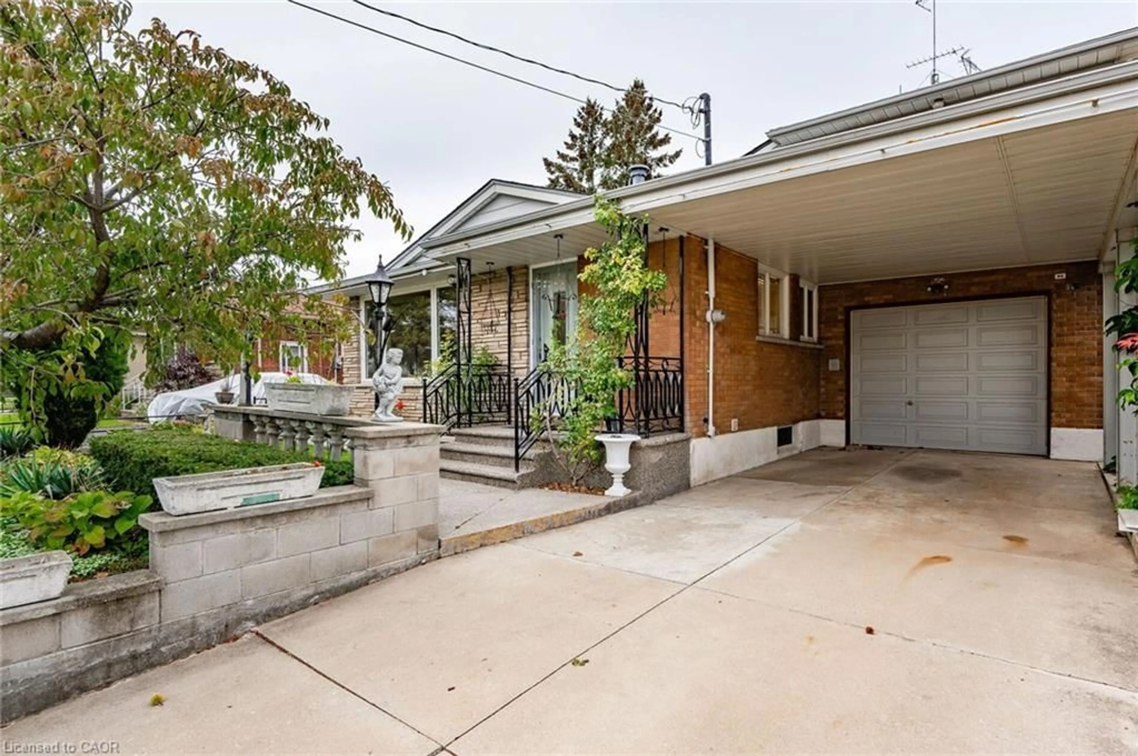 Patio, street for 9 Dorval St, Hamilton Ontario L8V 2M2