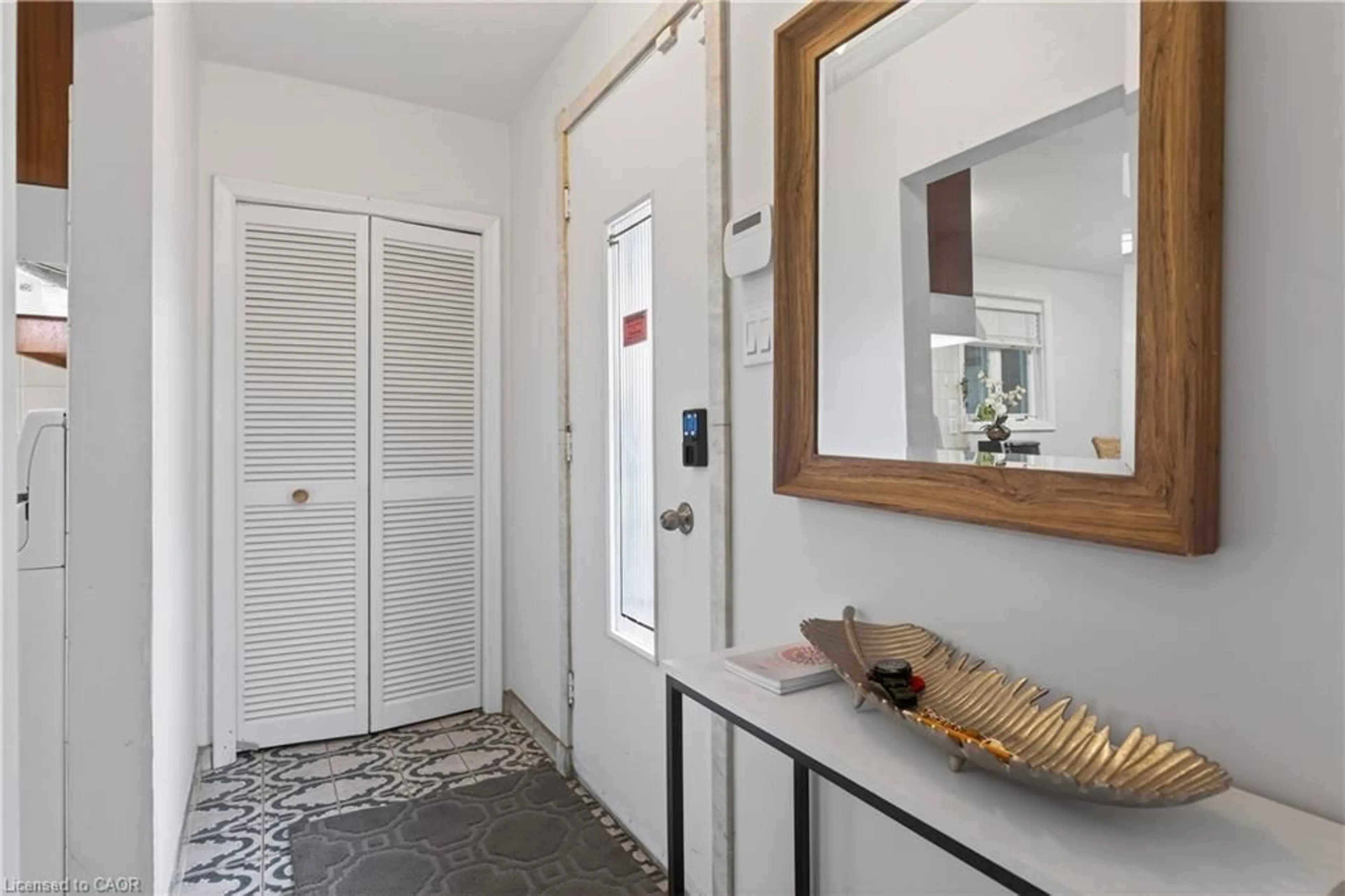 Indoor entryway for 9 Dorval St, Hamilton Ontario L8V 2M2