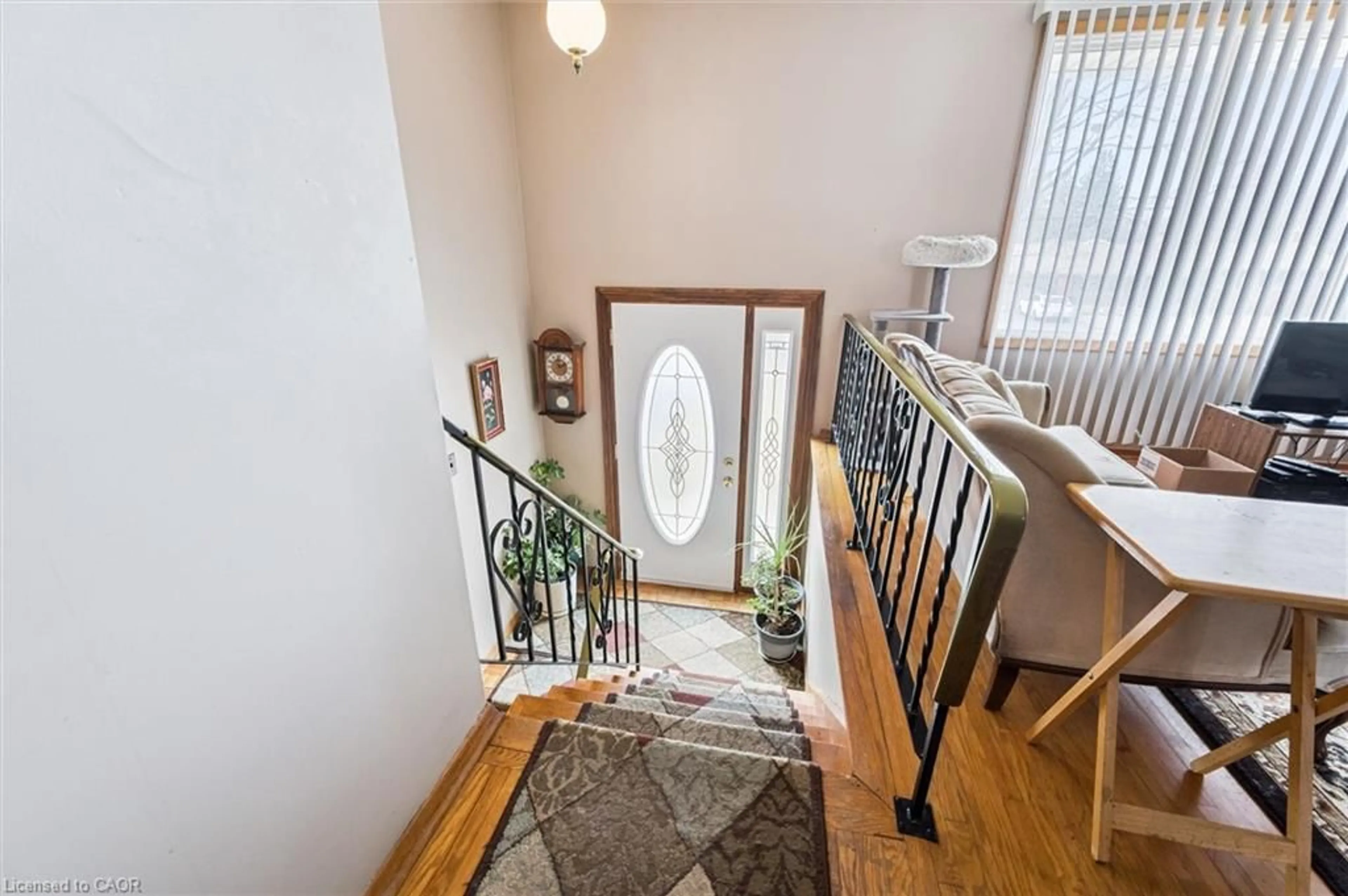 Indoor foyer for 15 Wedgewood Dr, Cambridge Ontario N1S 2A8