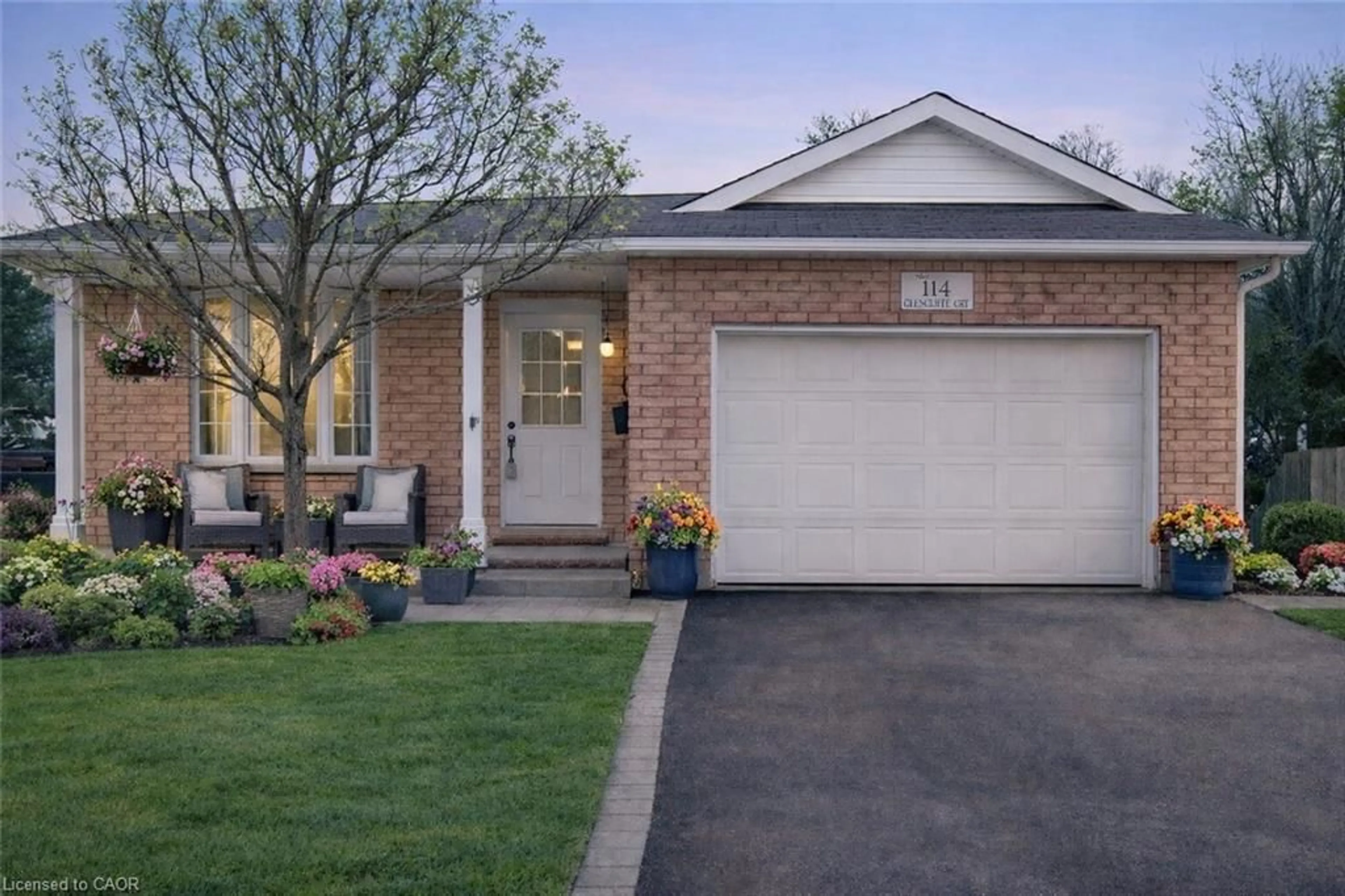 Home with brick exterior material, street for 114 Glencliffe Crt, Kitchener Ontario N2B 3X1