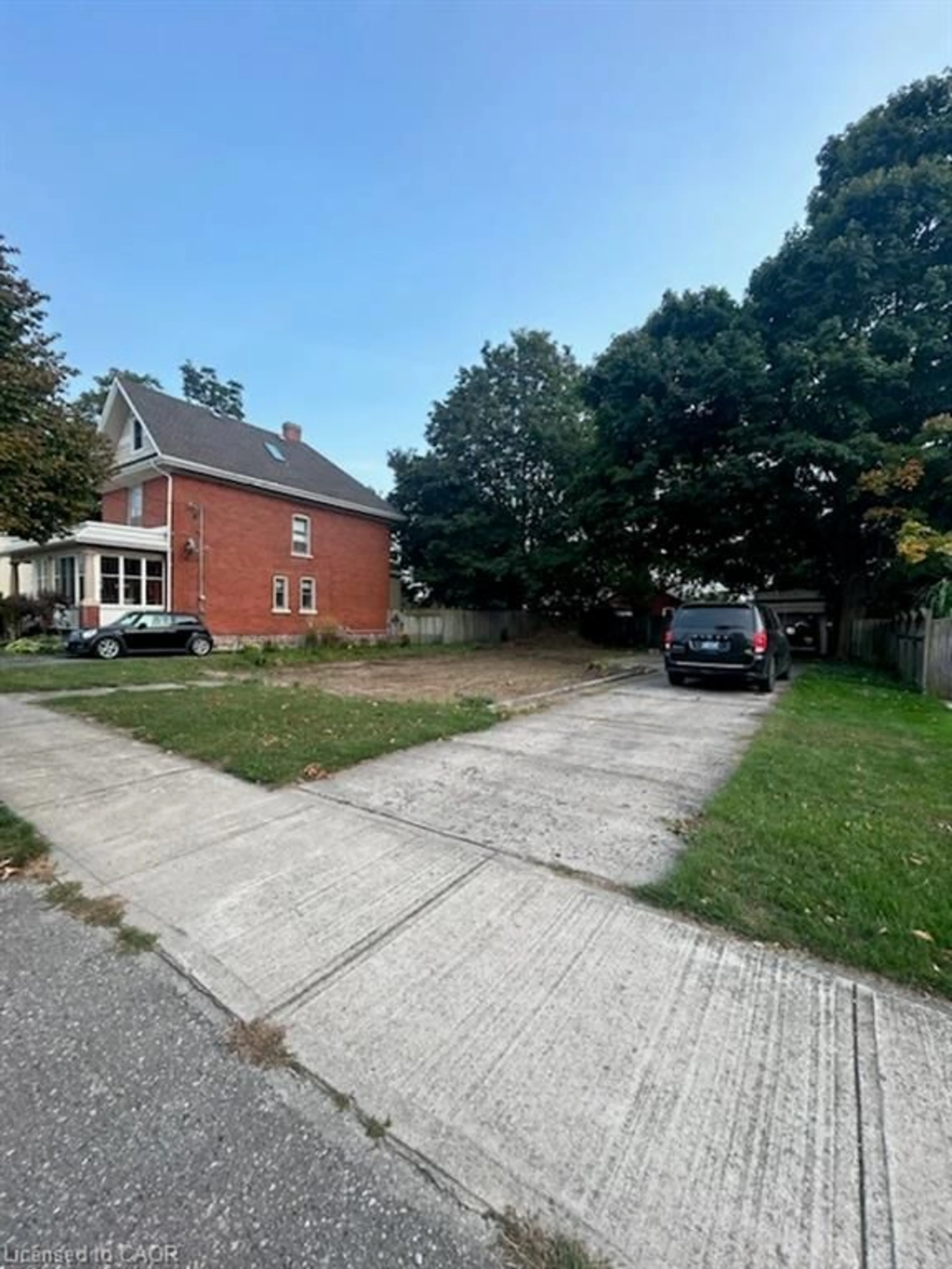 A pic from outside/outdoor area/front of a property/back of a property/a pic from drone, street for 170 St David St, Goderich Ontario N7A 1L8