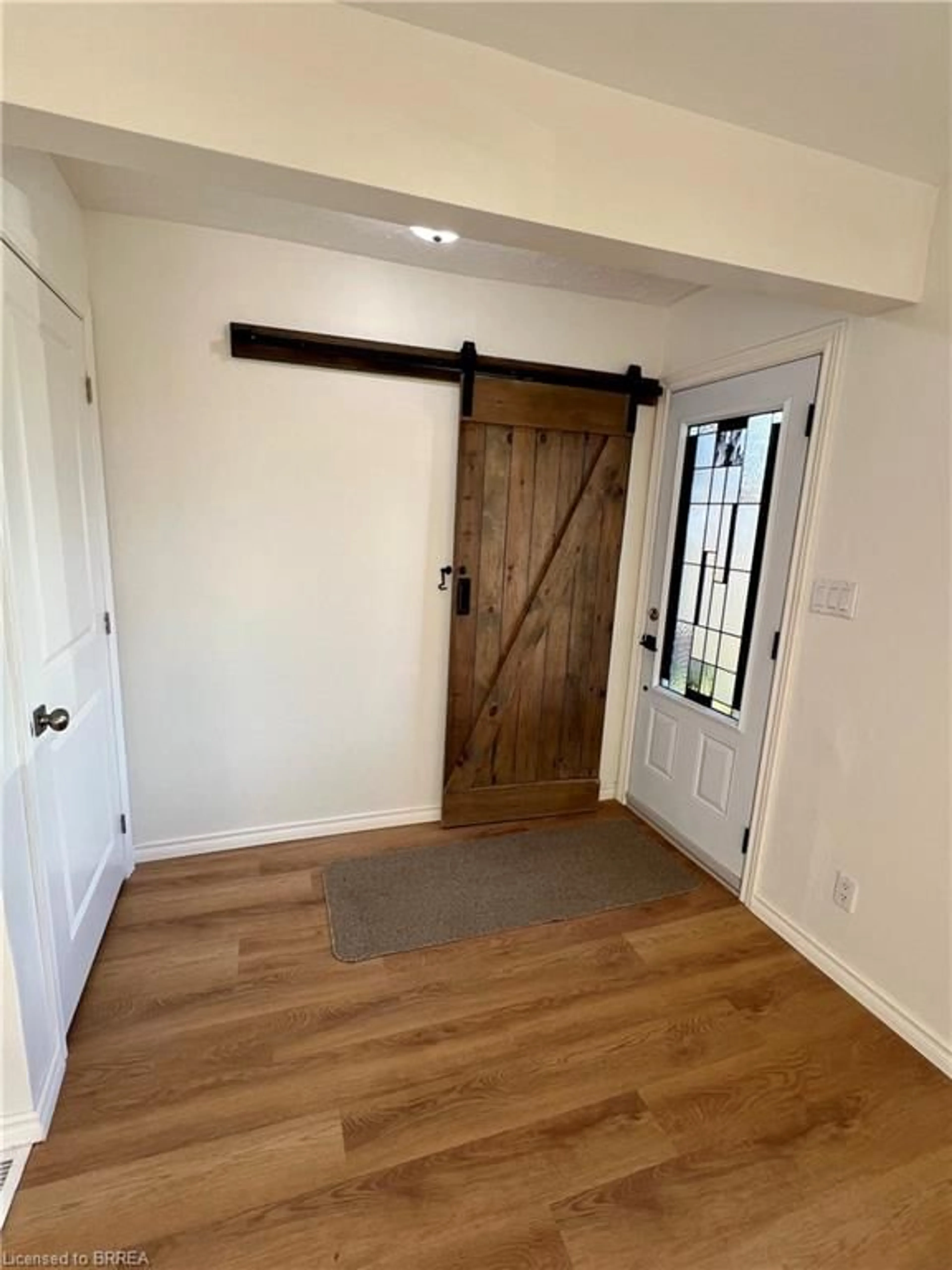 Indoor entryway for 56 Sixth Concession Rd, Burford Ontario N3T 5L7