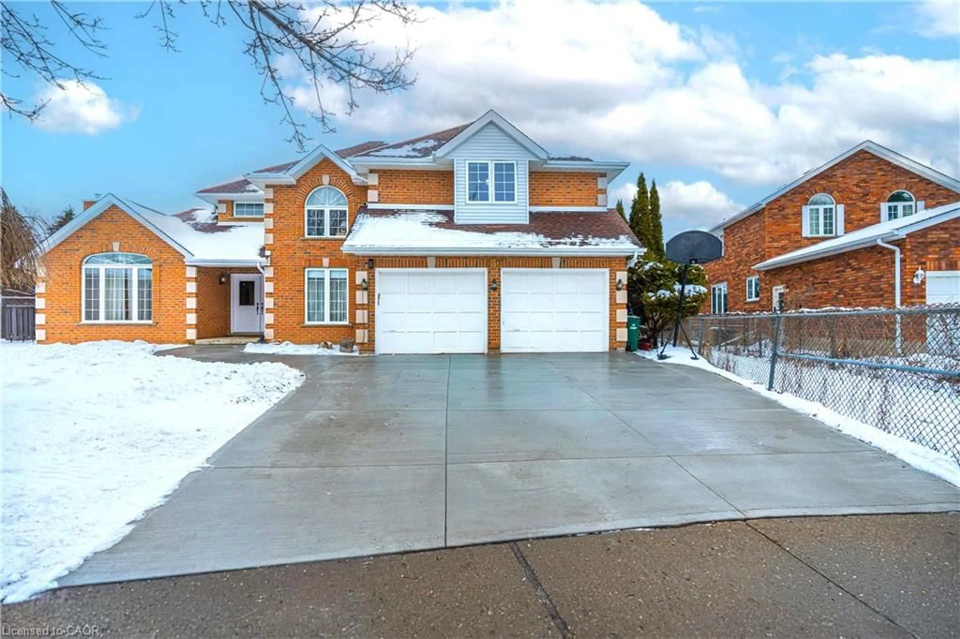 Home with brick exterior material, street for 637 Deer Run Dr, Waterloo Ontario N2K 3H5