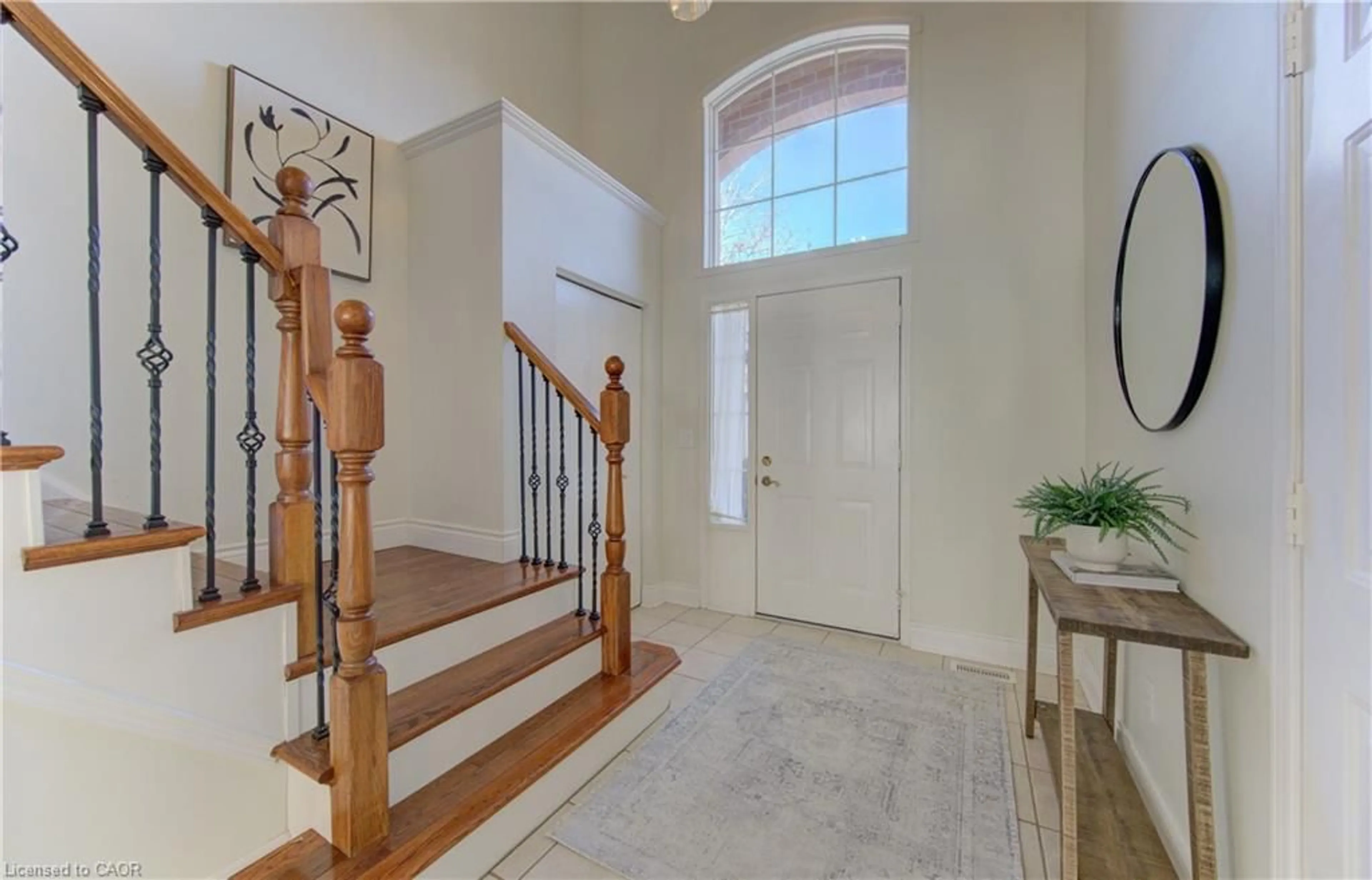 Indoor entryway for 405 Beaver Creek Rd, Waterloo Ontario N2V 2J8