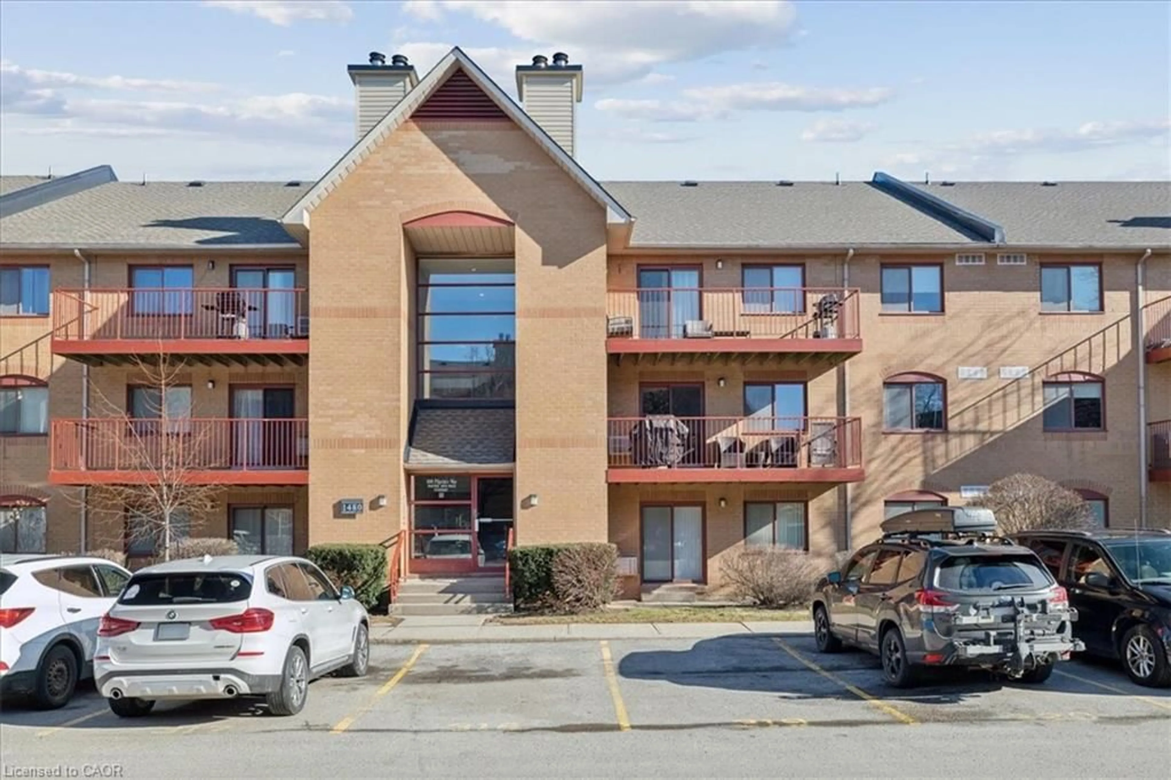 A pic from outside/outdoor area/front of a property/back of a property/a pic from drone, mountain view for 1480 Pilgrims Way, Oakville Ontario L6M 3G7