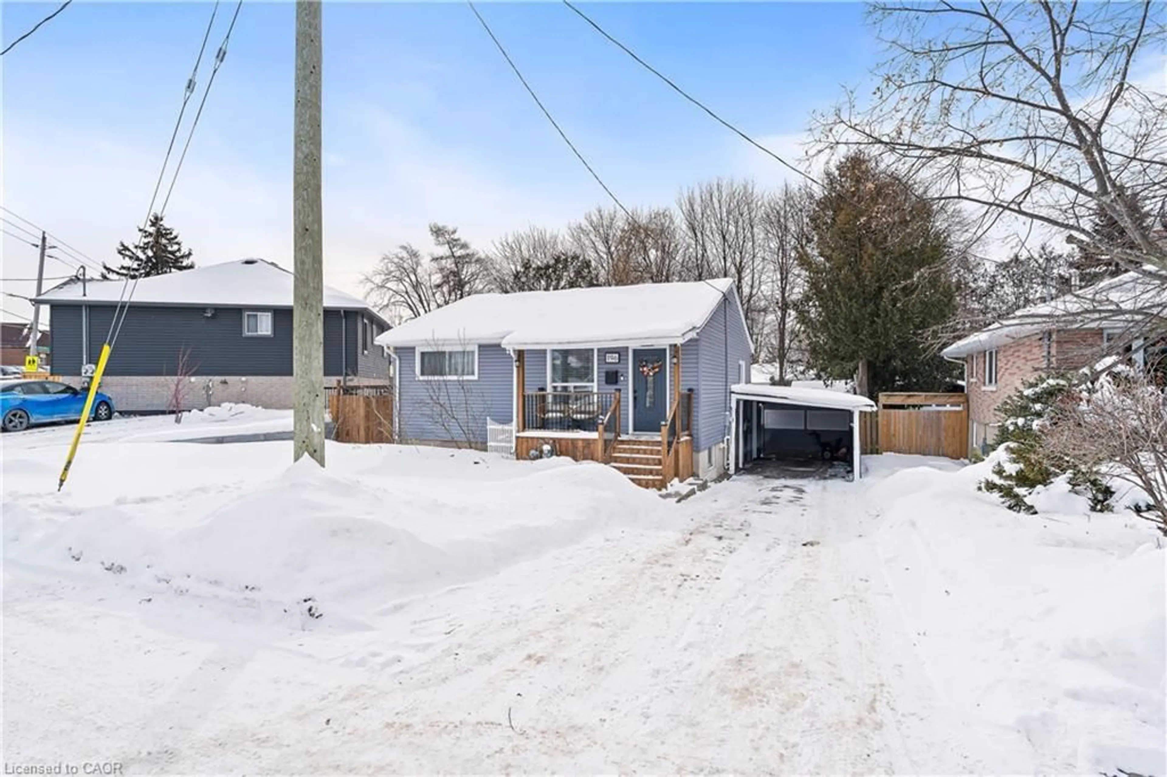A pic from outside/outdoor area/front of a property/back of a property/a pic from drone, street for 196 Durham Ave, Cambridge Ontario N3H 4H9