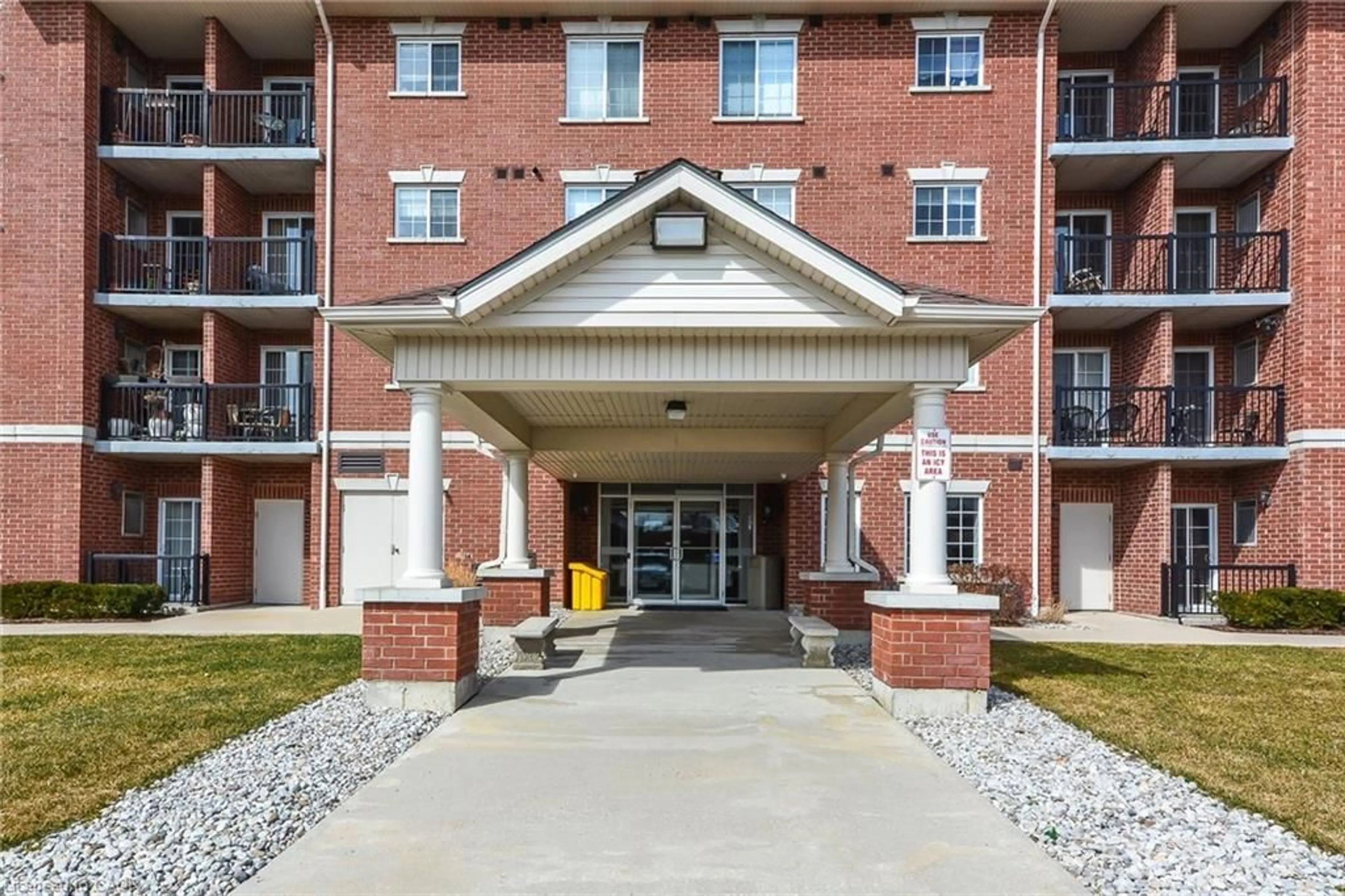 Indoor foyer for 415 Grange Rd, Guelph Ontario N1C 1C4