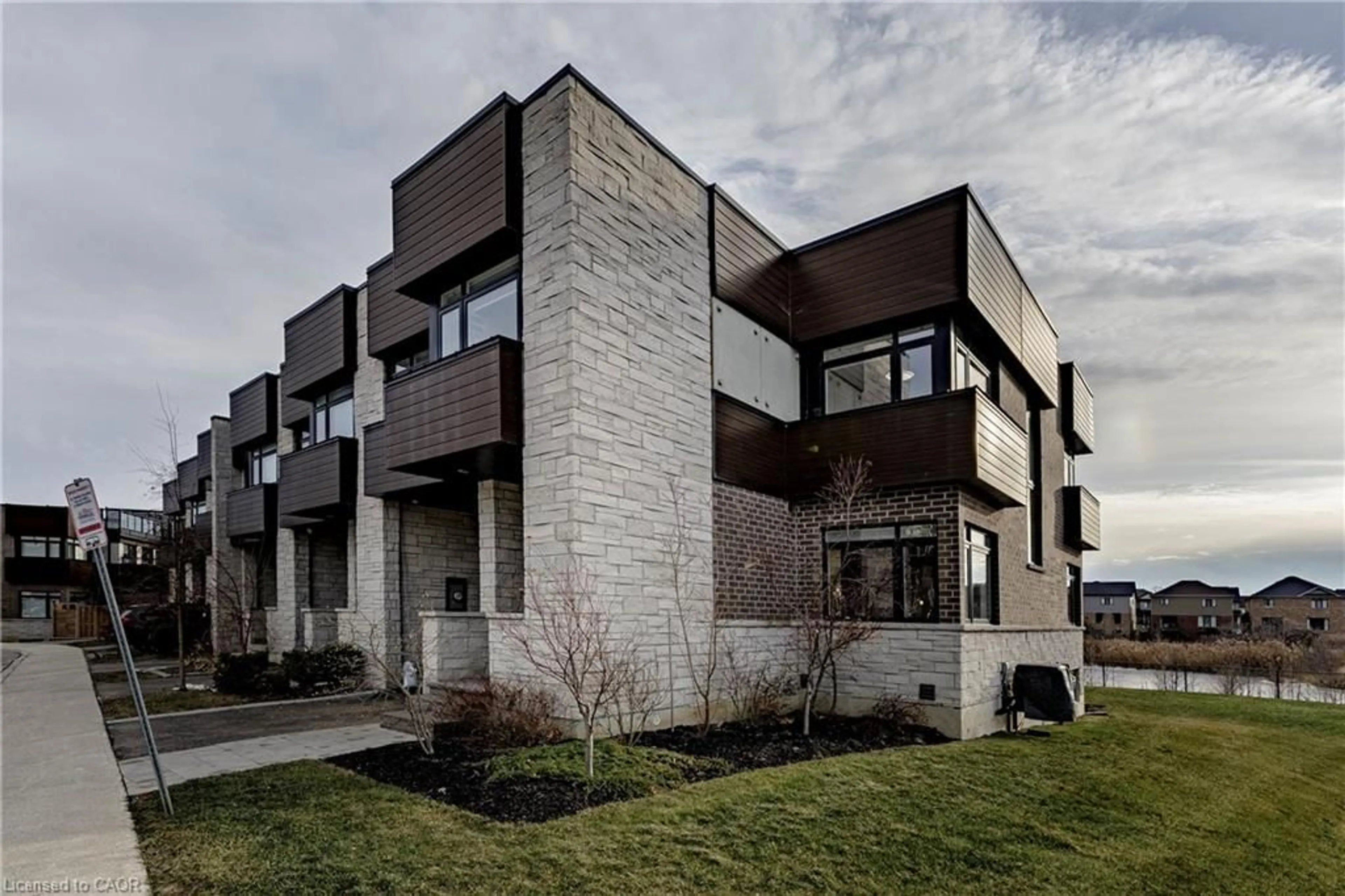 Home with brick exterior material, unknown for 35 Midhurst Hts #1, Hamilton Ontario L8J 0K9