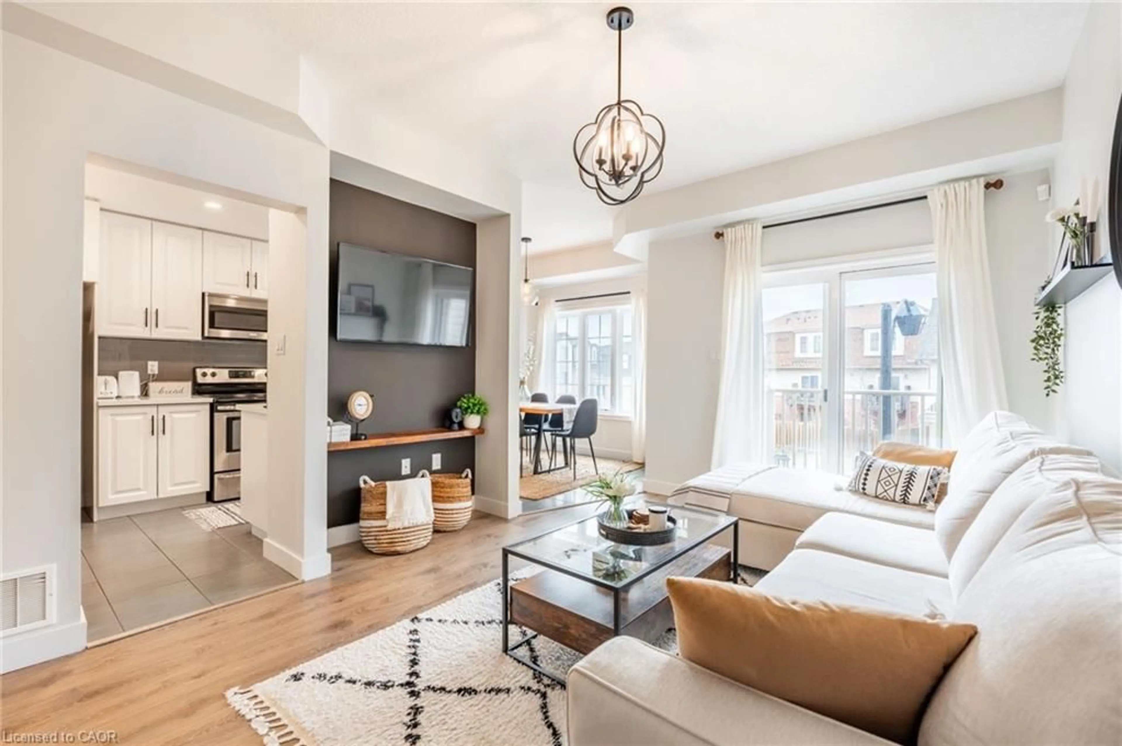 Living room with furniture, unknown for 11 Stockbridge Gdns #5, Stoney Creek Ontario L8J 0H5